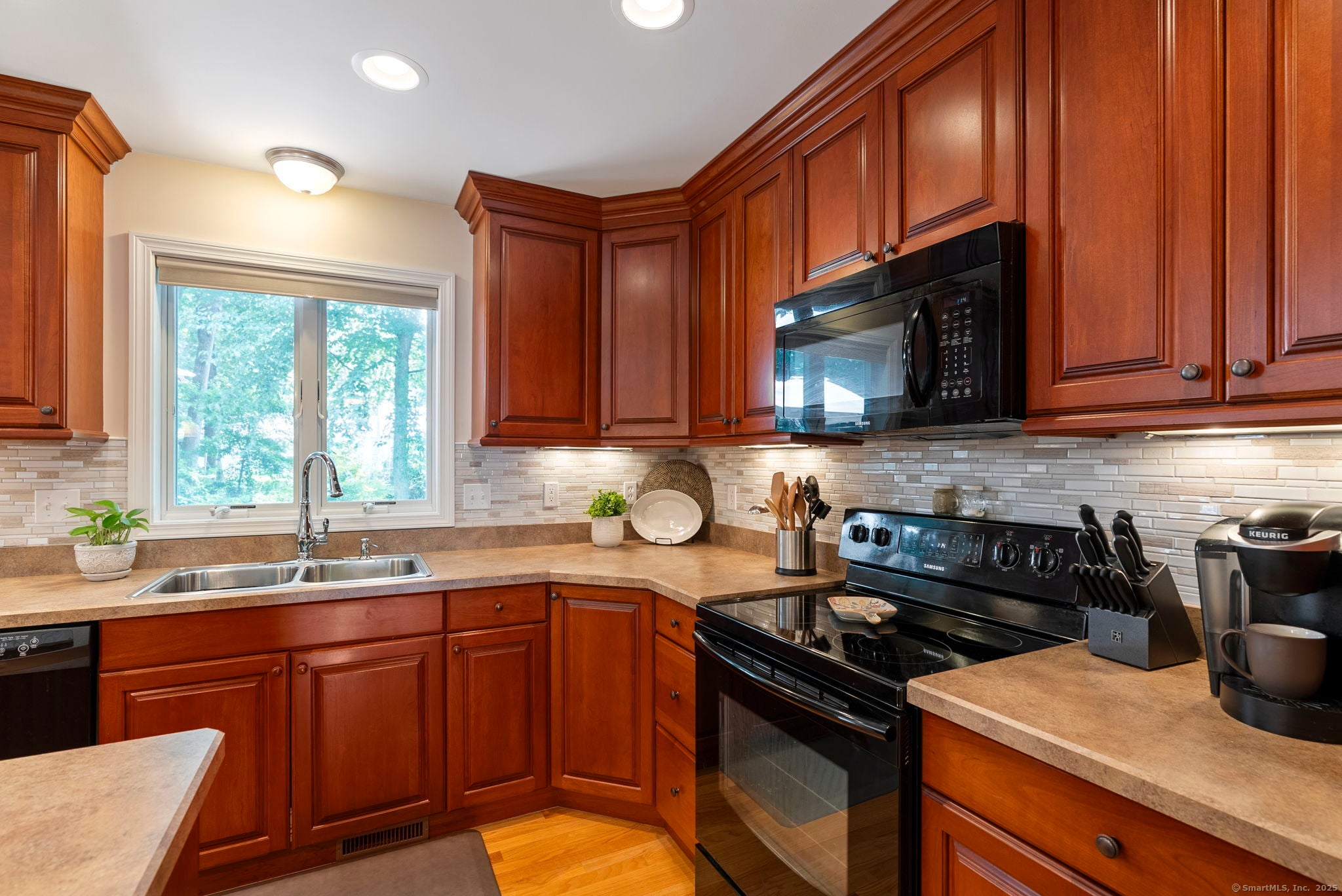 Manchester, Connecticut, 06040, United States, 4 Bedrooms Bedrooms, ,3 BathroomsBathrooms,Residential,For Sale,1916199