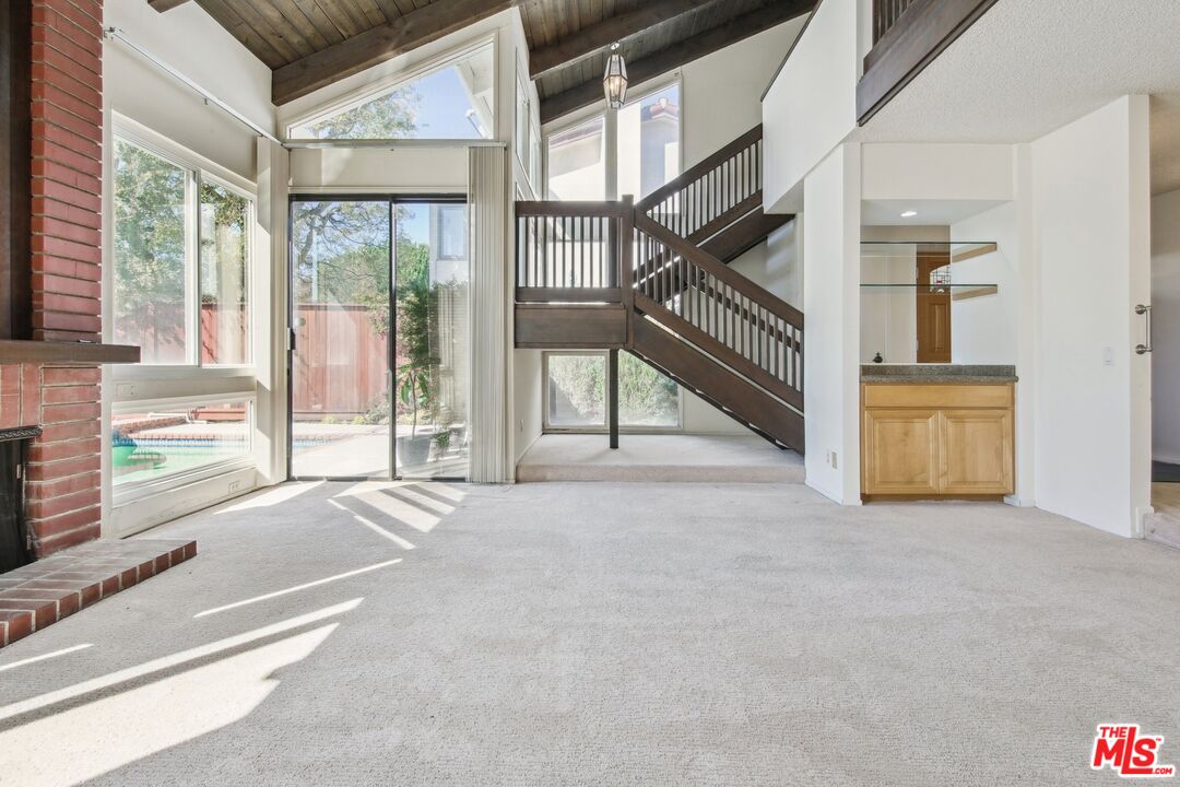 Pacific Palisades, California, 90272, United States, 4 Bedrooms Bedrooms, ,3 BathroomsBathrooms,Residential,For Sale,1989608