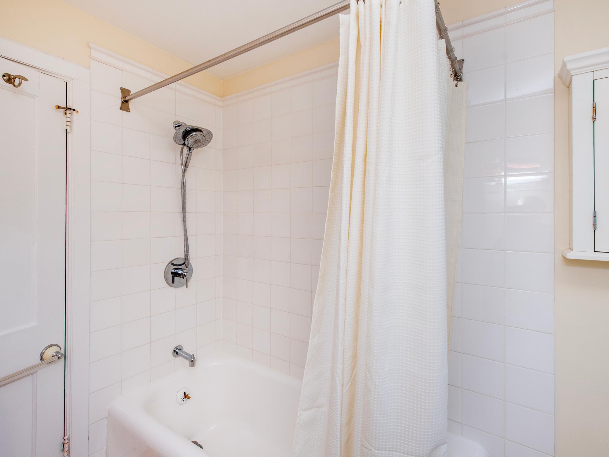 Saint Paul, Minnesota, 55104, United States, 3 Bedrooms Bedrooms, ,1 BathroomBathrooms,Residential,For Sale,1988037