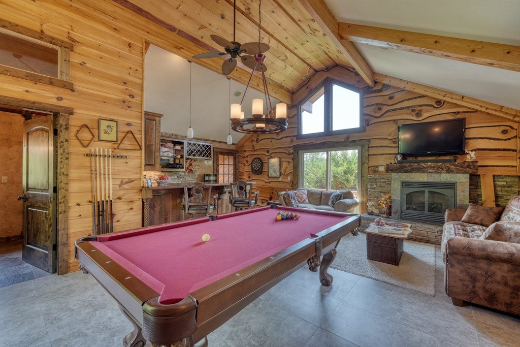 Hayesville, North Carolina, 28904, United States, 3 Bedrooms Bedrooms, ,4 BathroomsBathrooms,Residential,For Sale,1919513