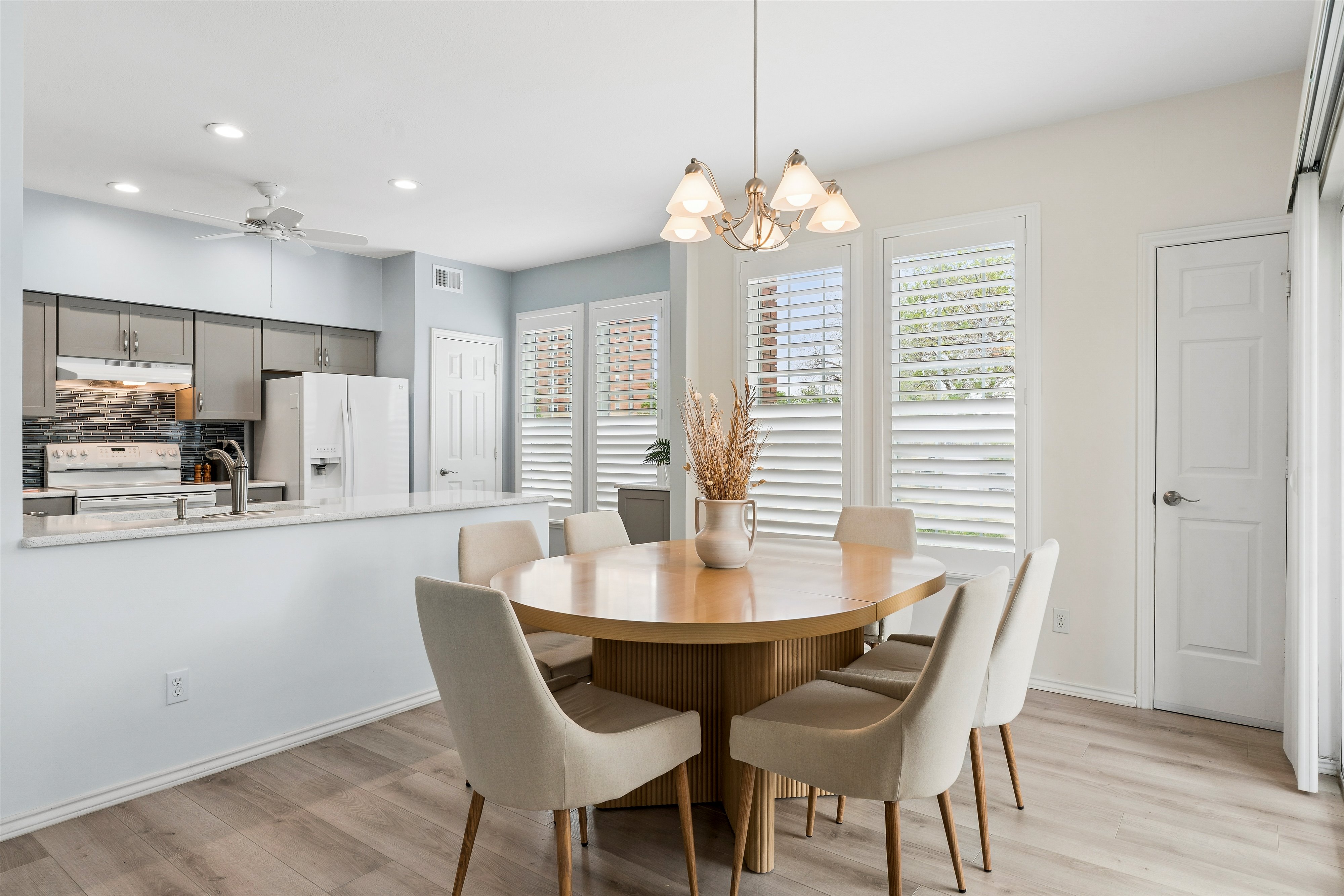  First Floor Corner Unit Condo in 55+ Centennial at Riverwalk in Littleton - 物件實景