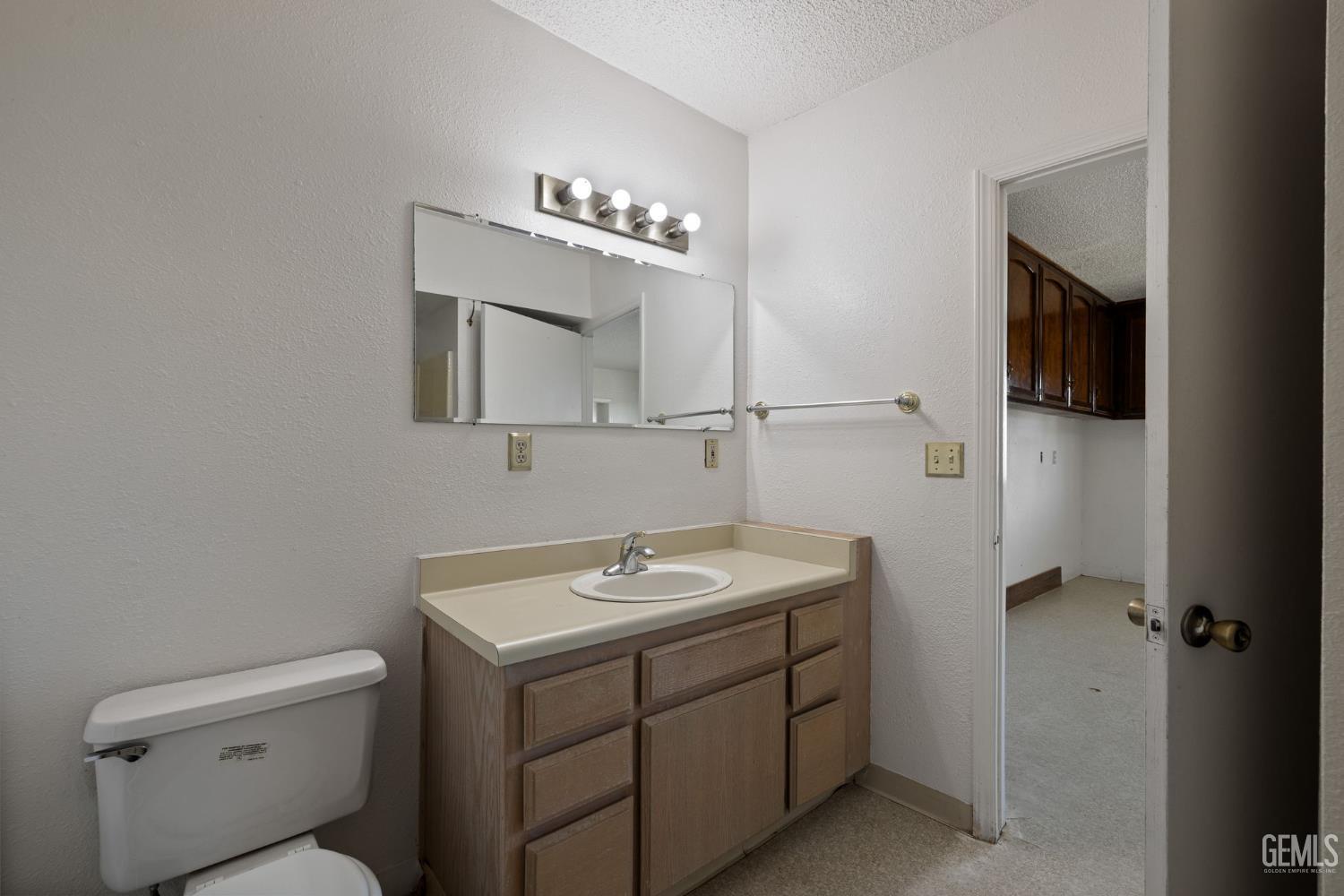 Mc Farland, California, 93250, United States, 3 Bedrooms Bedrooms, ,2 BathroomsBathrooms,Residential,For Sale,1994754