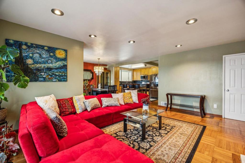 Daly City, California, 94015, United States, 5 Bedrooms Bedrooms, ,2 BathroomsBathrooms,Residential,For Sale,2010788