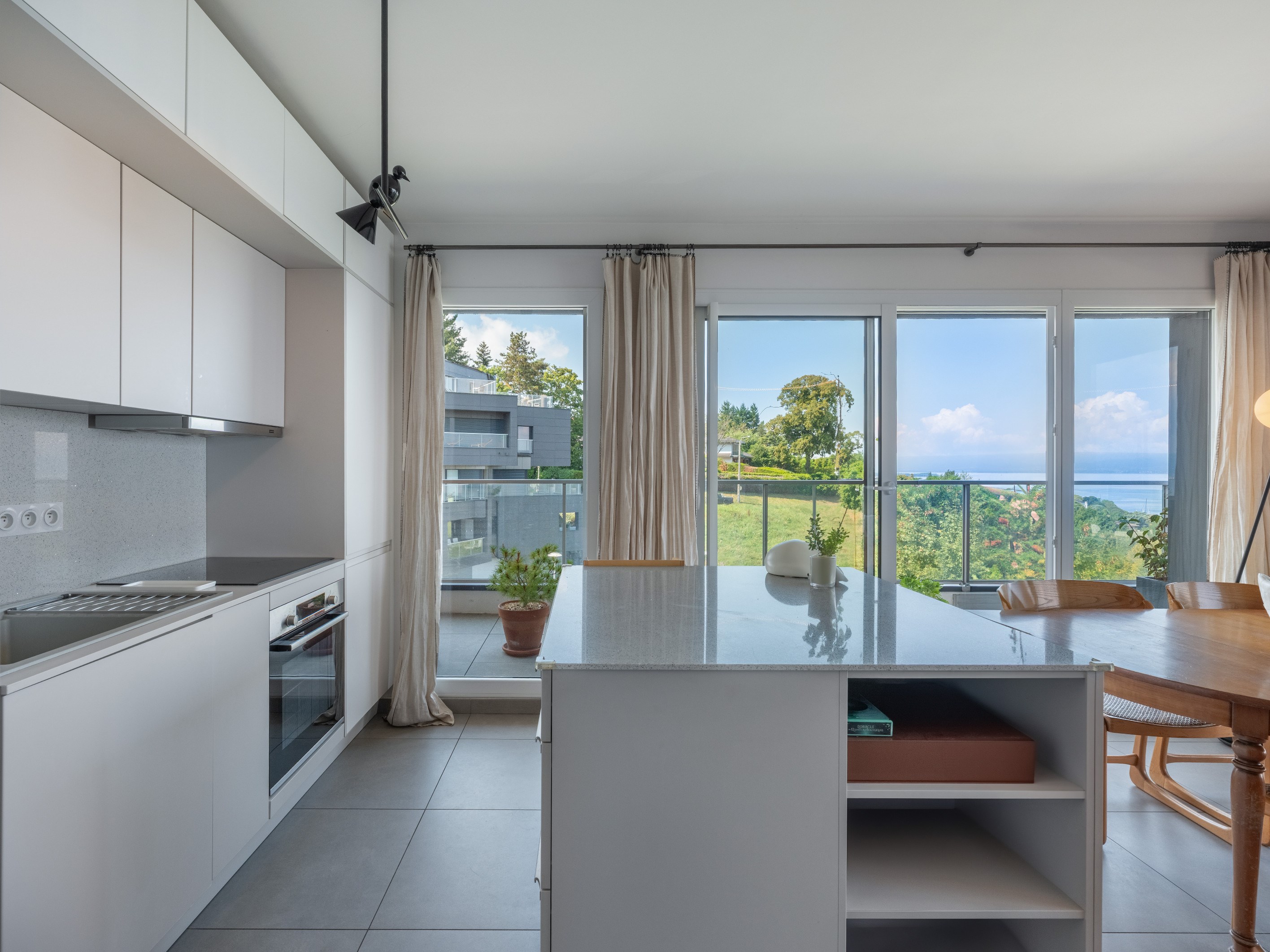  Evian, Top floor 3-bedroom apartment of 80 sq.m, panoramic view on the lake. - 物件實景
