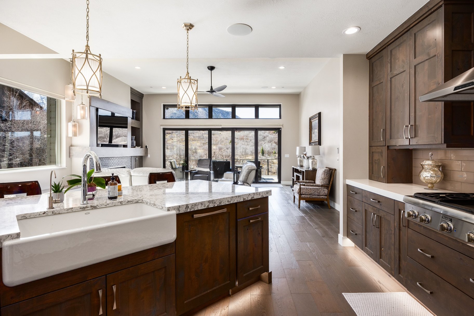 Mountain Contemporary Masterpiece with Panoramic Summit Creek Views - 物件實景
