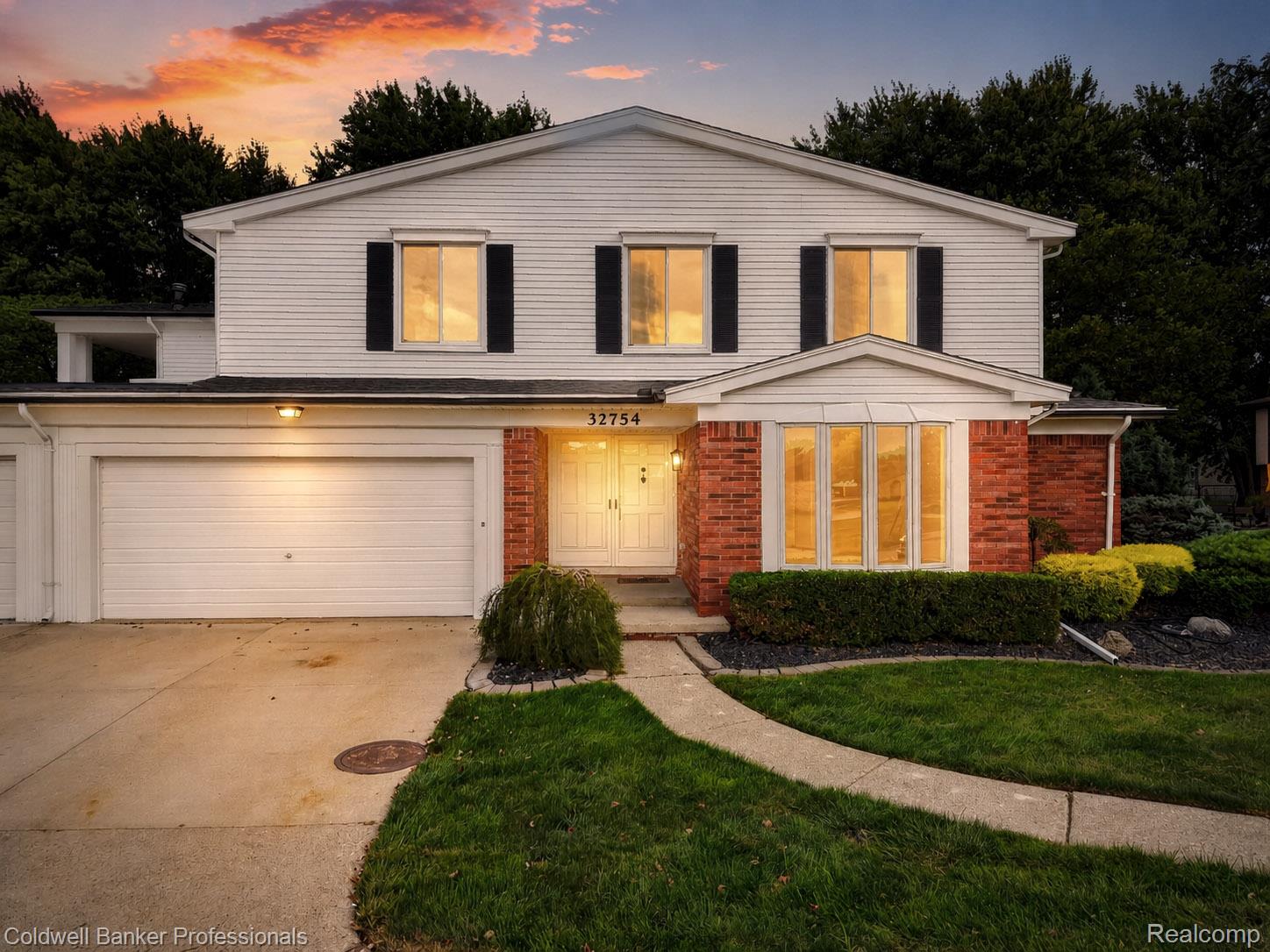 Barclay Sq, Warren, MI 48093