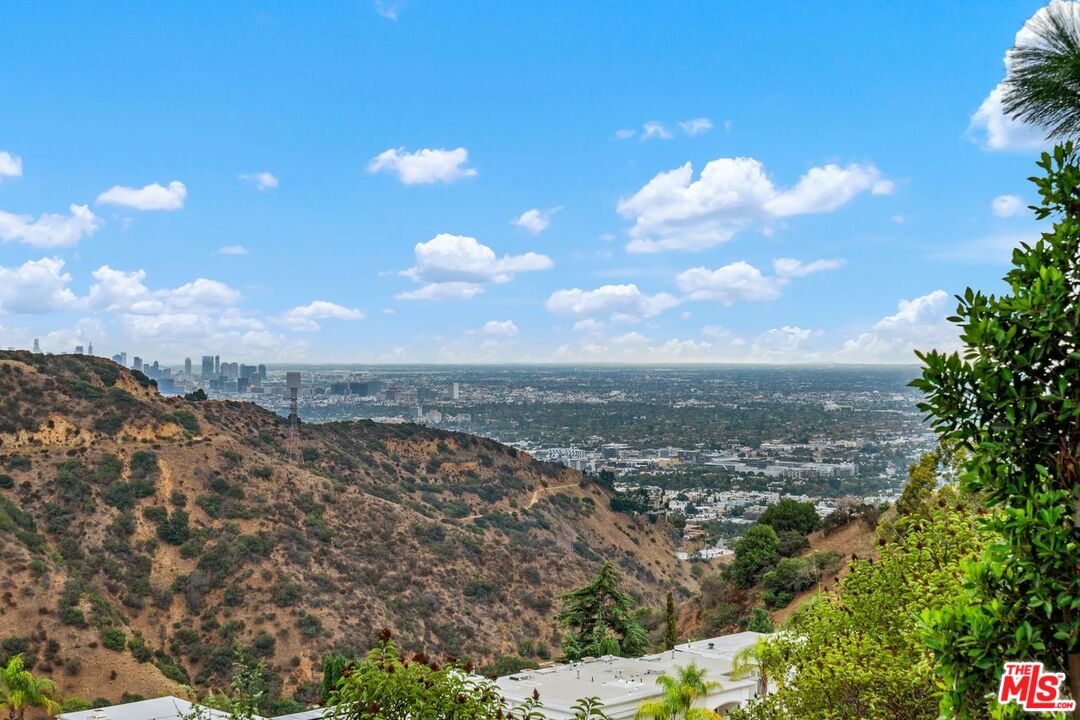 Los Angeles, California, 90046, United States, 4 Bedrooms Bedrooms, ,4 BathroomsBathrooms,Residential,For Sale,1955574