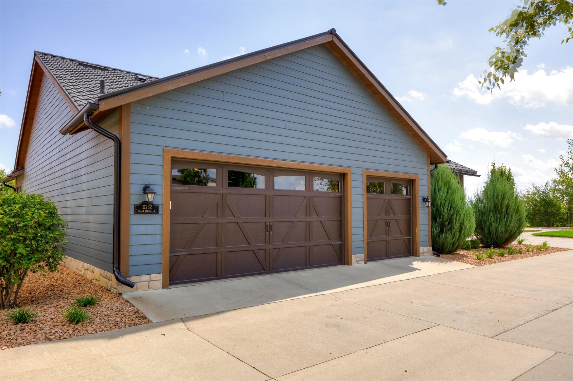 Johnston, Iowa, 50131, United States, 4 Bedrooms Bedrooms, ,4 BathroomsBathrooms,Residential,For Sale,1974668