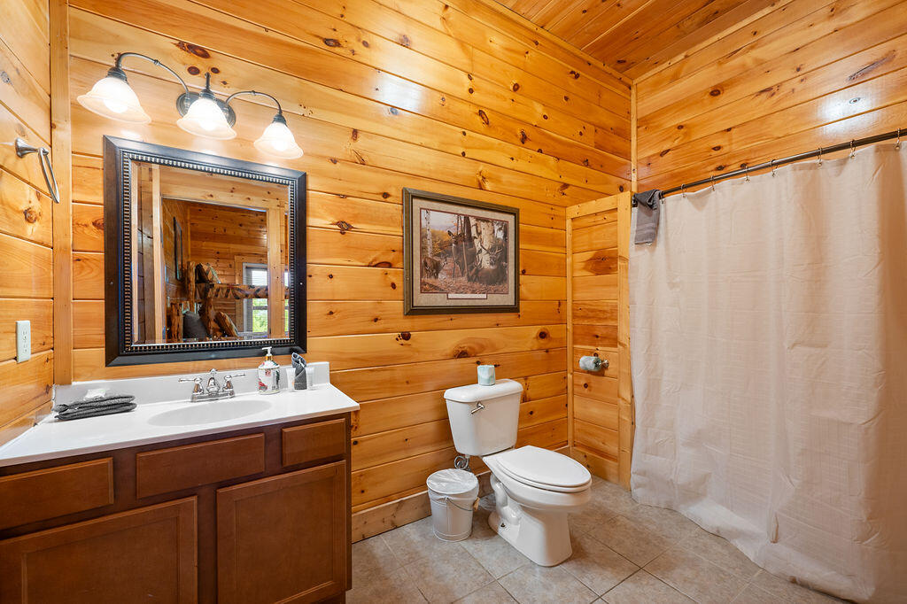 Gatlinburg, Tennessee, 37738, United States, 5 Bedrooms Bedrooms, ,6 BathroomsBathrooms,Residential,For Sale,1981295