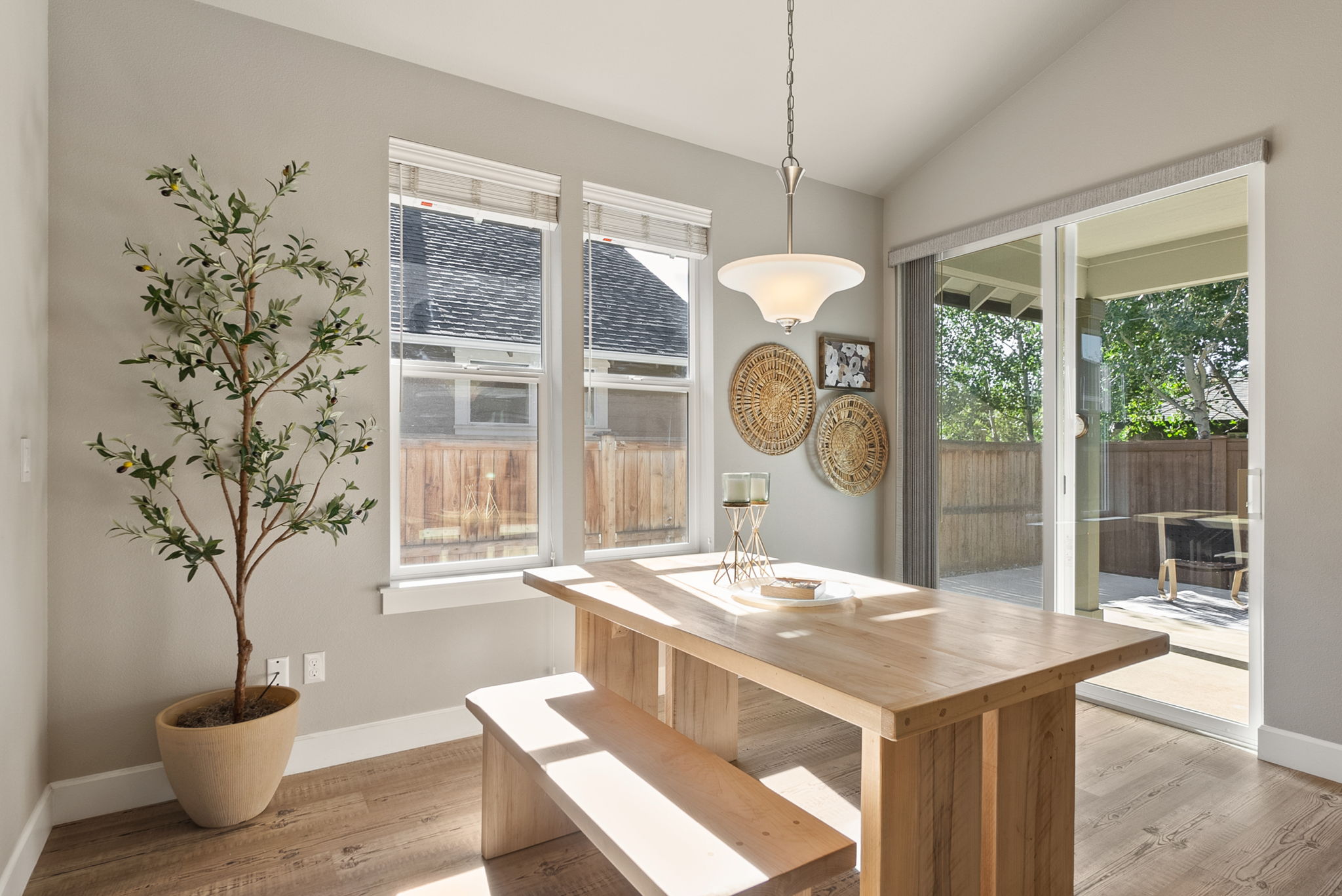 Sisters, Oregon, 97759, United States, 3 Bedrooms Bedrooms, ,2 BathroomsBathrooms,Residential,For Sale,1910956