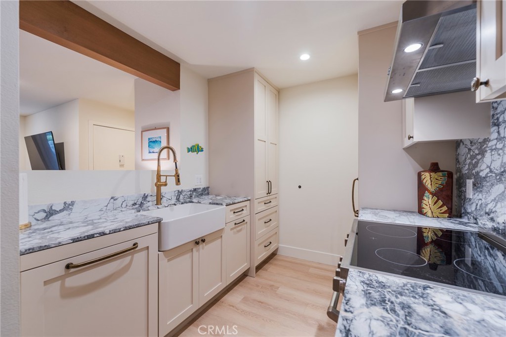 Huntington Beach, California, 92648, United States, 1 Bedroom Bedrooms, ,1 BathroomBathrooms,Residential,For Sale,1969398