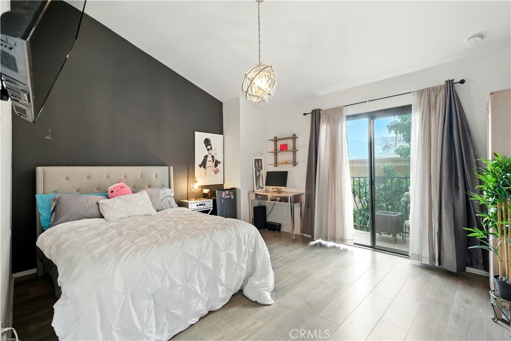 Van Nuys, California, 91405, United States, 3 Bedrooms Bedrooms, ,2 BathroomsBathrooms,Residential,For Sale,1927818