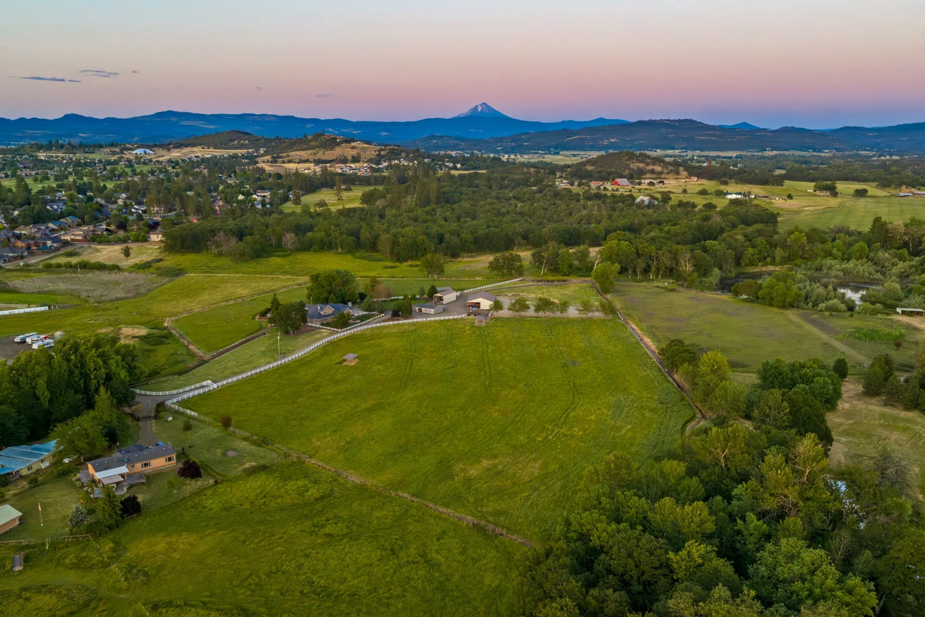  163 Hidden Valley Drive Eagle Point, OR 97524 - 物件實景