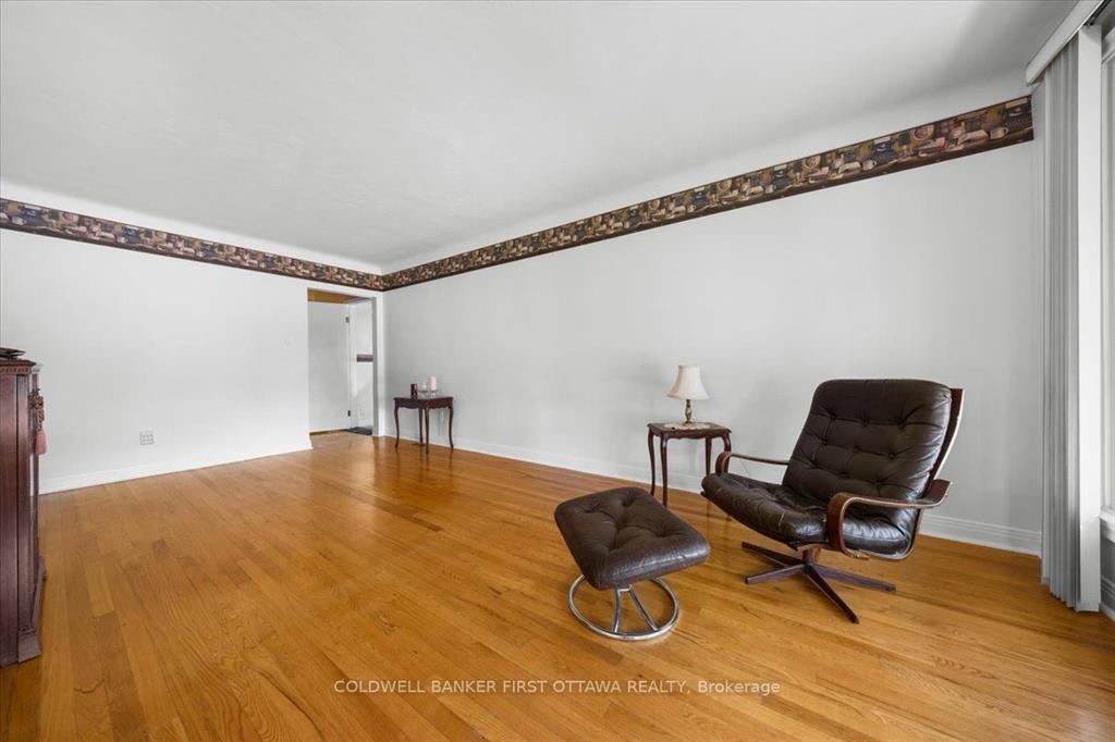 Ottawa, Ontario, K2A 1N7, CA, 3 Bedrooms Bedrooms, ,2 BathroomsBathrooms,Residential,For Sale,1924987