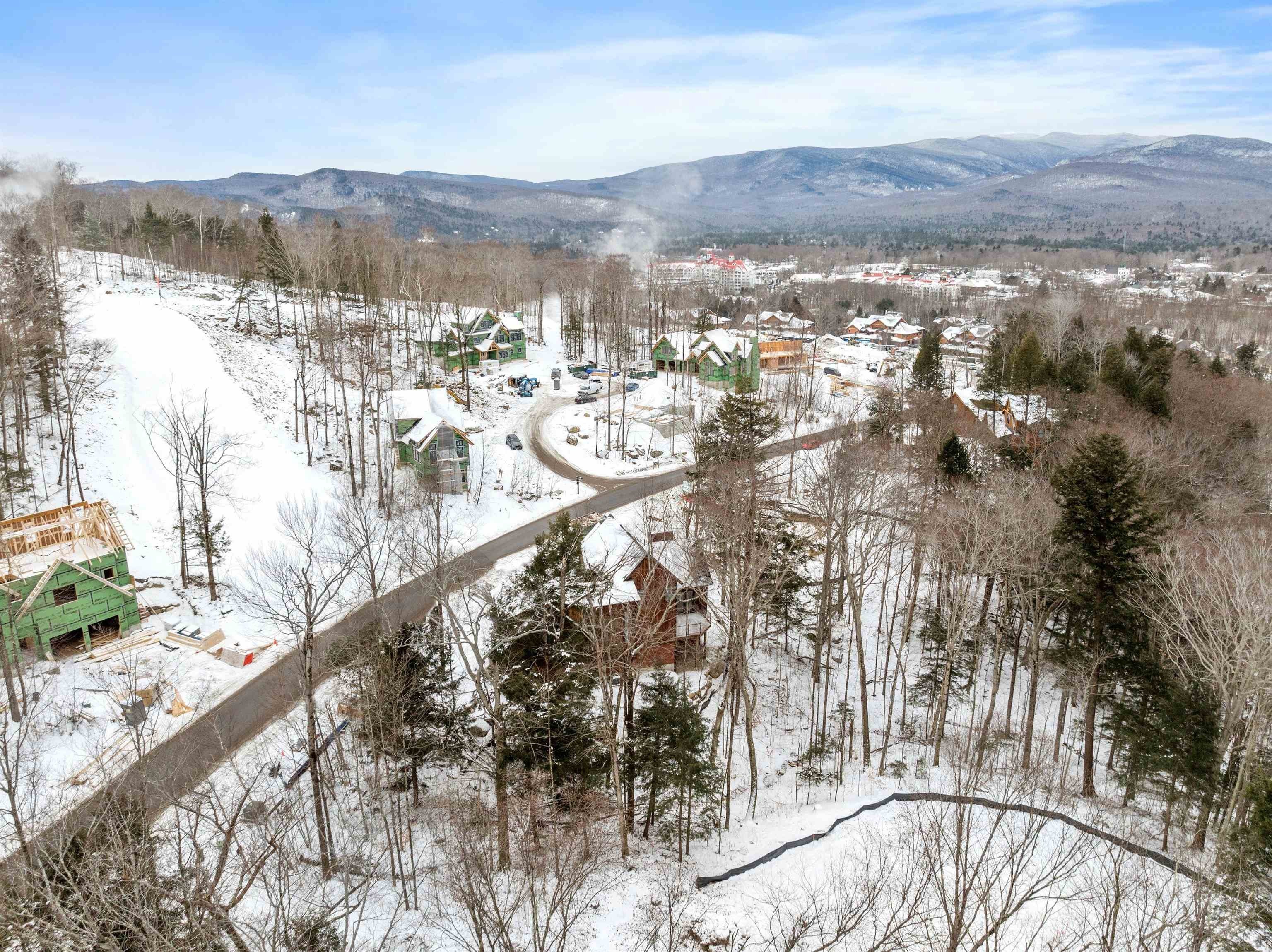 Lincoln, New Hampshire, 03251, United States, 5 Bedrooms Bedrooms, ,5 BathroomsBathrooms,Residential,For Sale,1979766