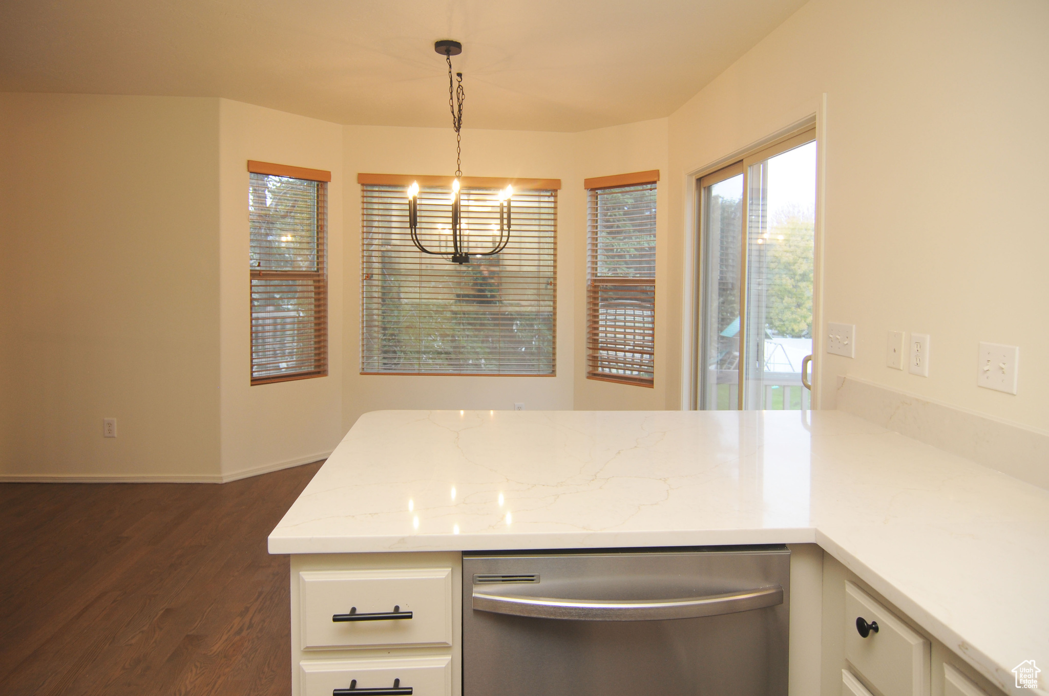 Clinton, Utah, 84015, United States, 4 Bedrooms Bedrooms, ,3 BathroomsBathrooms,Residential,For Sale,1970370