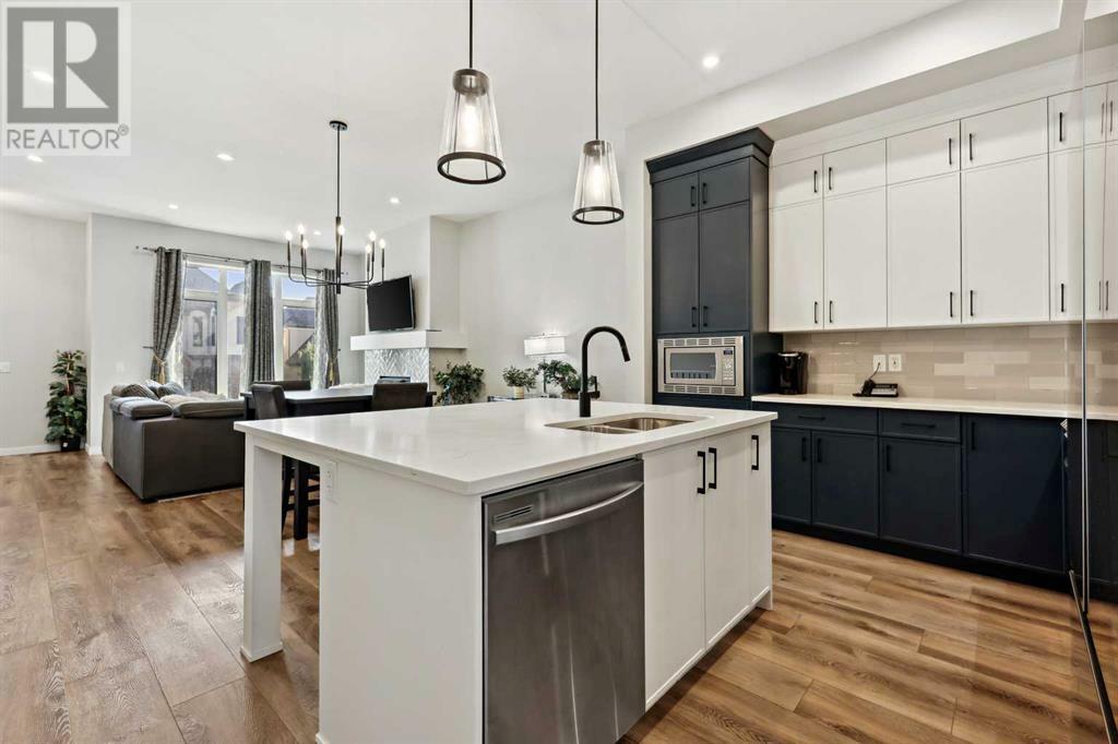CALGARY, Alberta, T3M 2Z6, CA, 3 Bedrooms Bedrooms, ,2 BathroomsBathrooms,Residential,For Sale,1867473