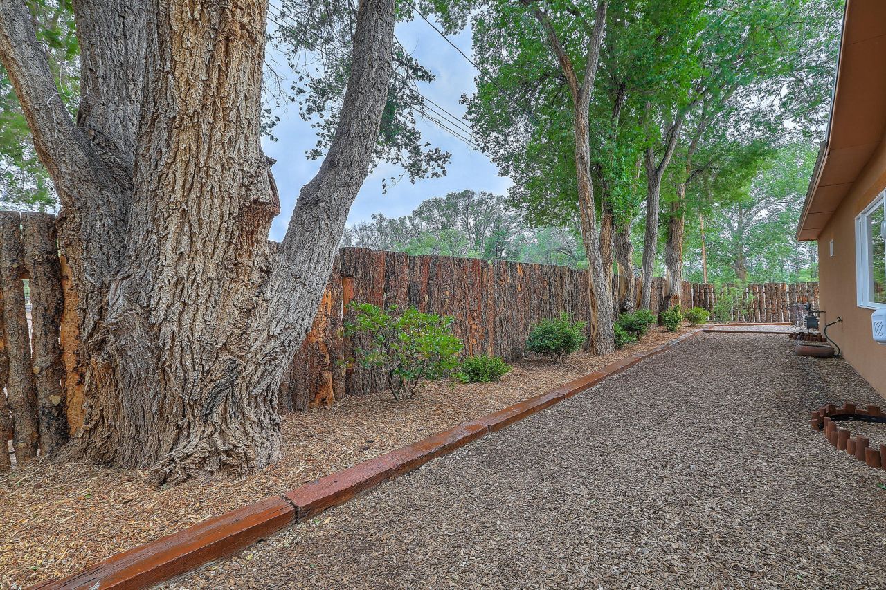 Corrales, New Mexico, 87048, United States, 2 Bedrooms Bedrooms, ,3 BathroomsBathrooms,Residential,For Sale,1838092