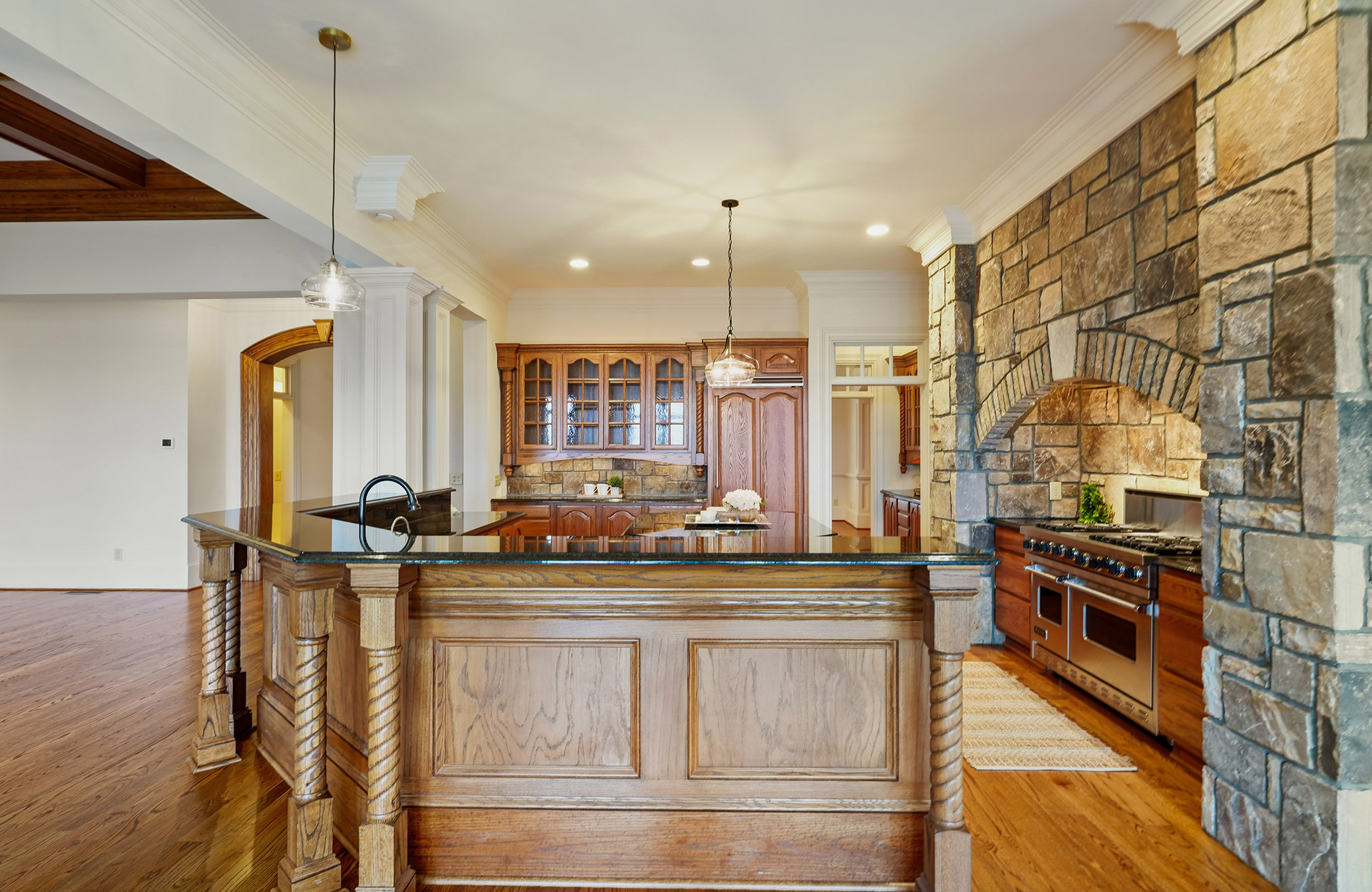 Stunning Interiors Meet Breathtaking Mountain Views in Big Canoe - 物件實景