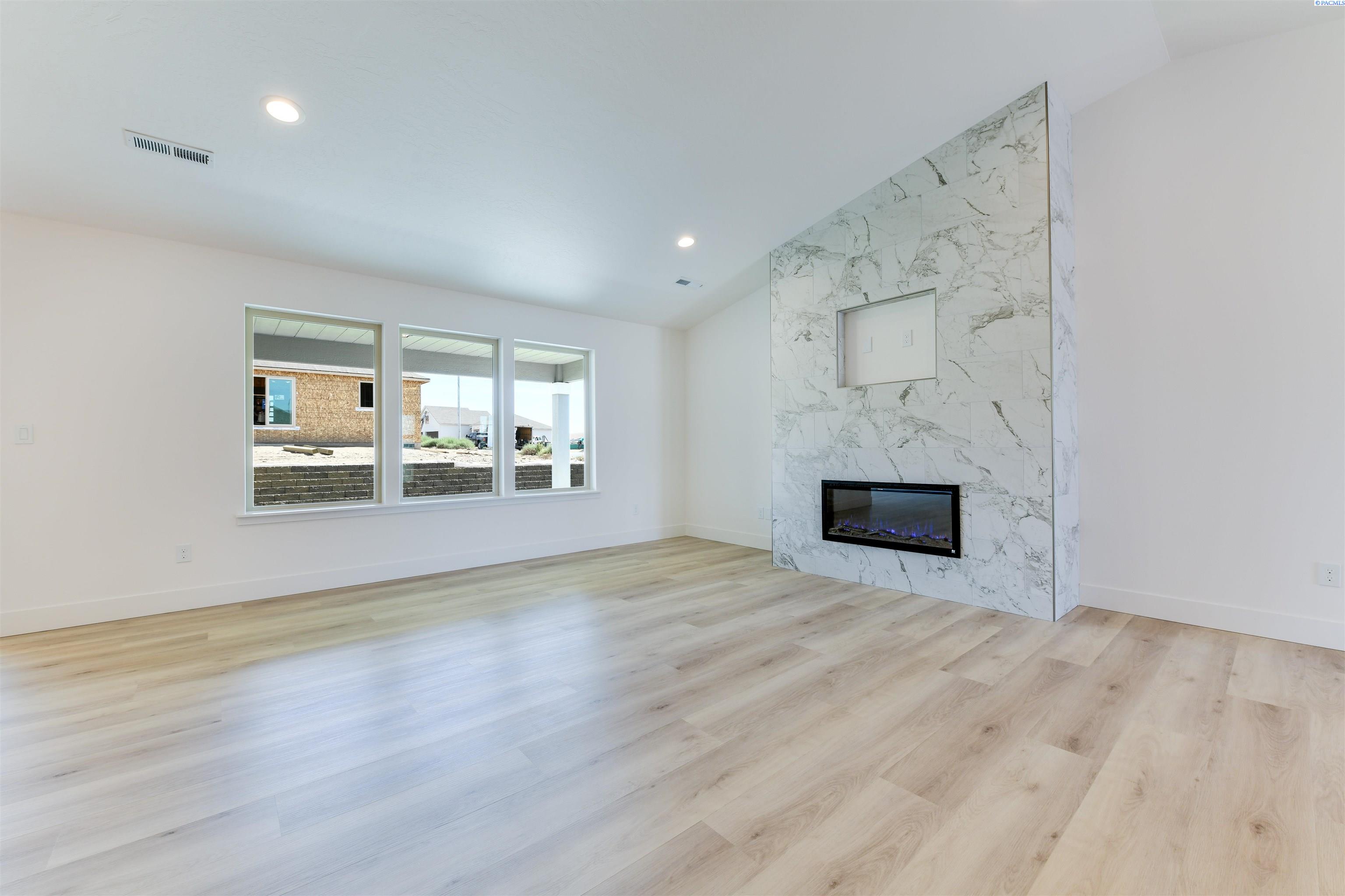 Kennewick, Washington, 99338, United States, 3 Bedrooms Bedrooms, ,1 BathroomBathrooms,Residential,For Sale,1901693