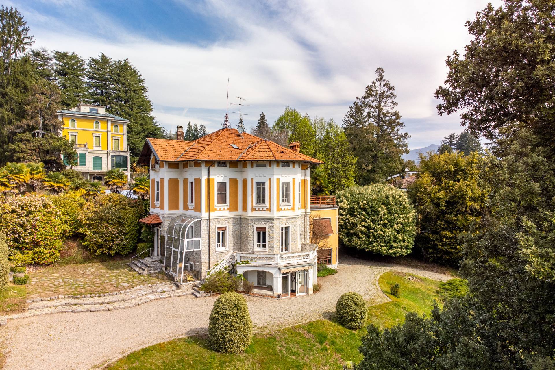Varese, Varese, 21100, IT, 7 Bedrooms Bedrooms, ,3 BathroomsBathrooms,Residential,For Sale,1796981