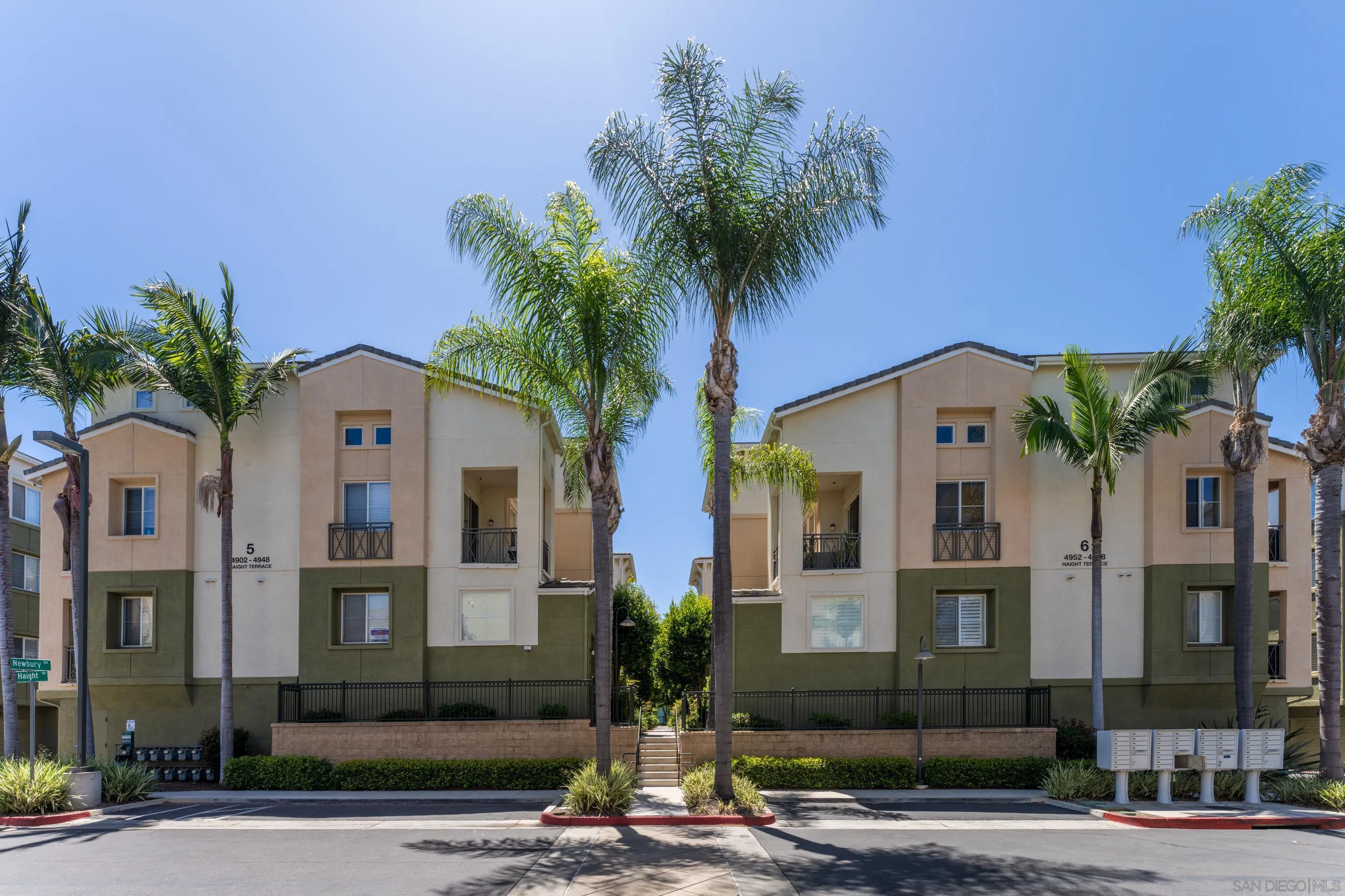 San Diego, California, 92123, United States, 2 Bedrooms Bedrooms, ,2 BathroomsBathrooms,Residential,For Sale,1939534