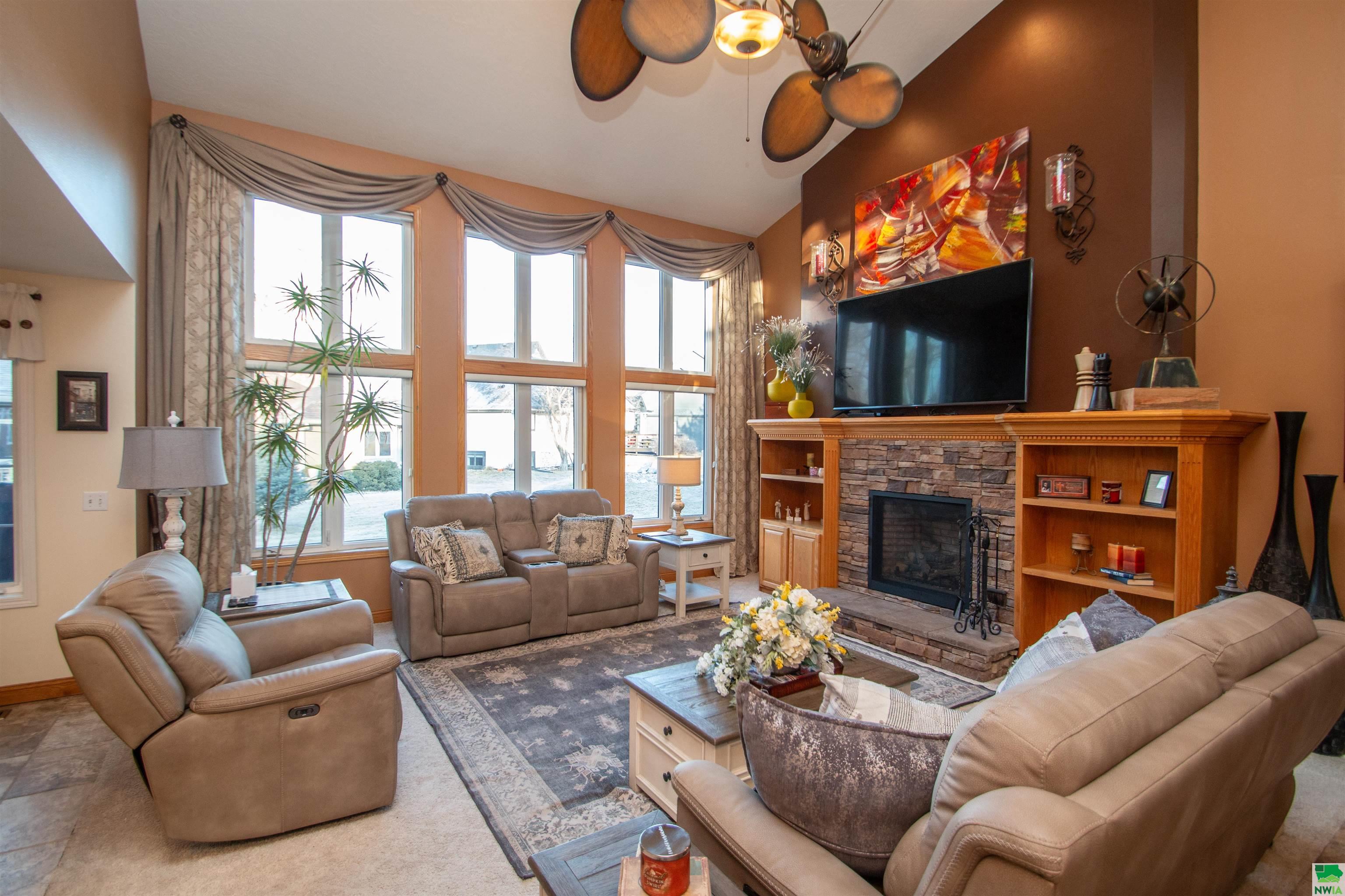 Dakota Dunes, South Dakota, 57049, United States, 5 Bedrooms Bedrooms, ,4 BathroomsBathrooms,Residential,For Sale,1928249