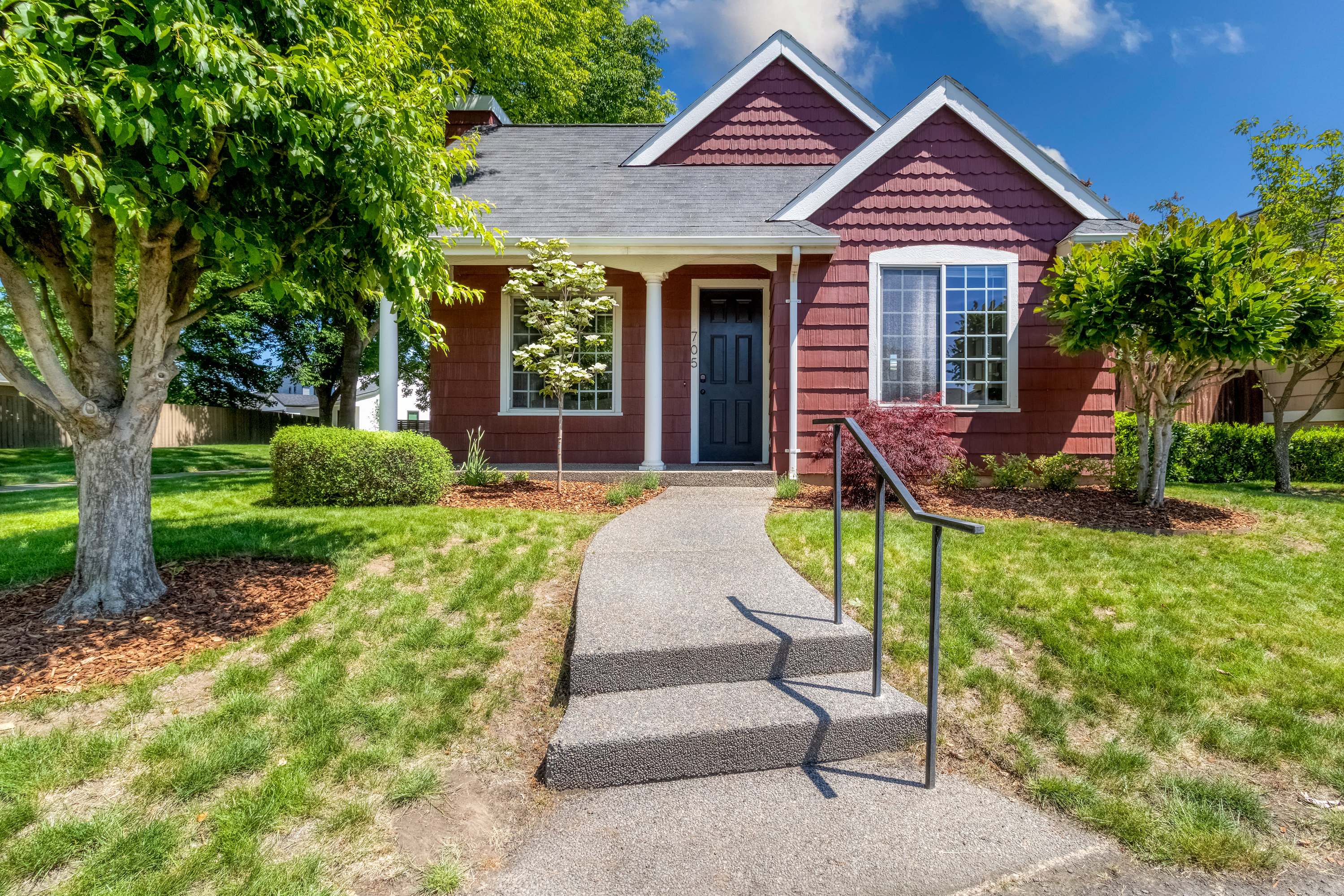  705 SE Creekside Drive - 物件實景