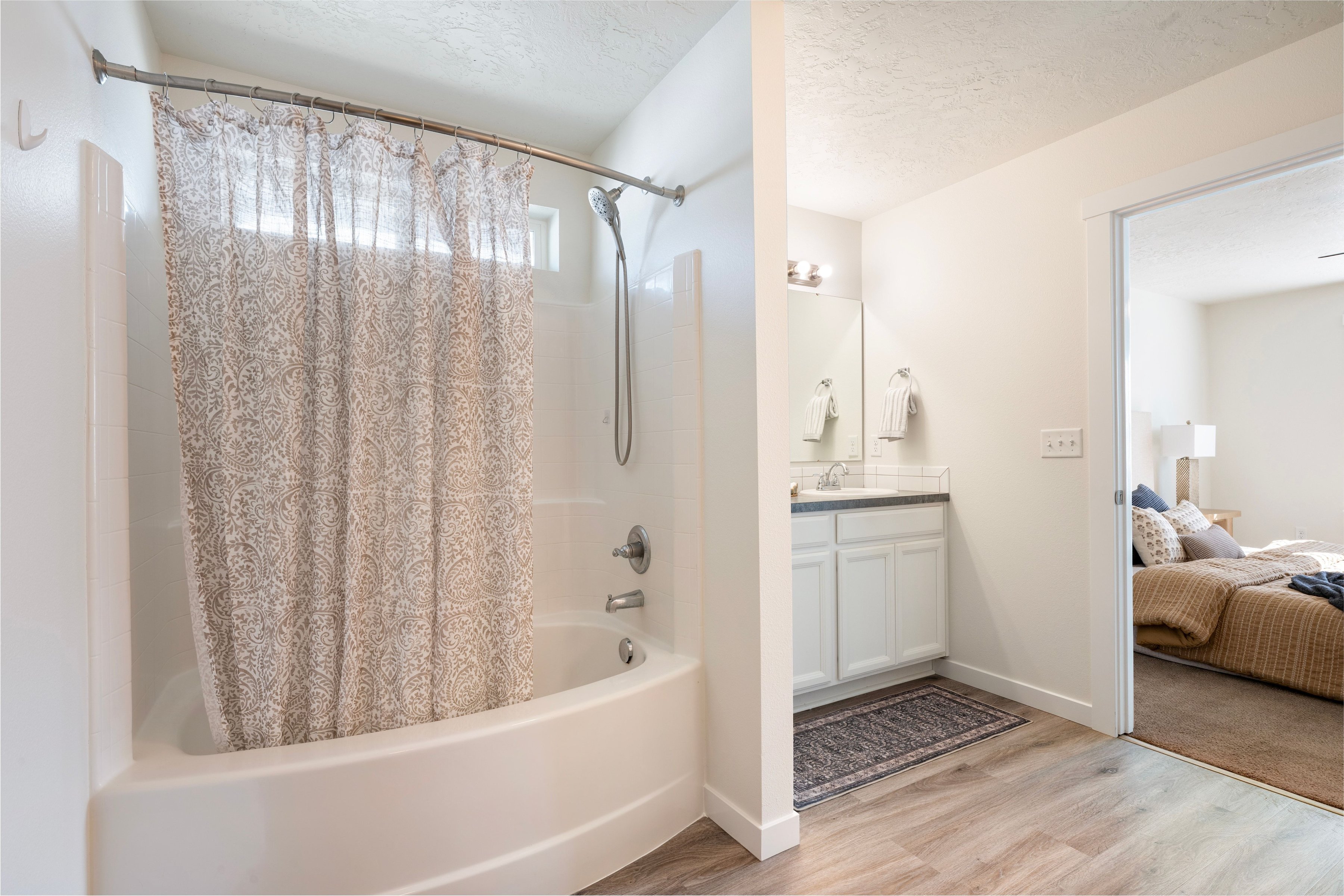  Better Than New  Move-In Ready with Space to Live & Relax - 物件實景