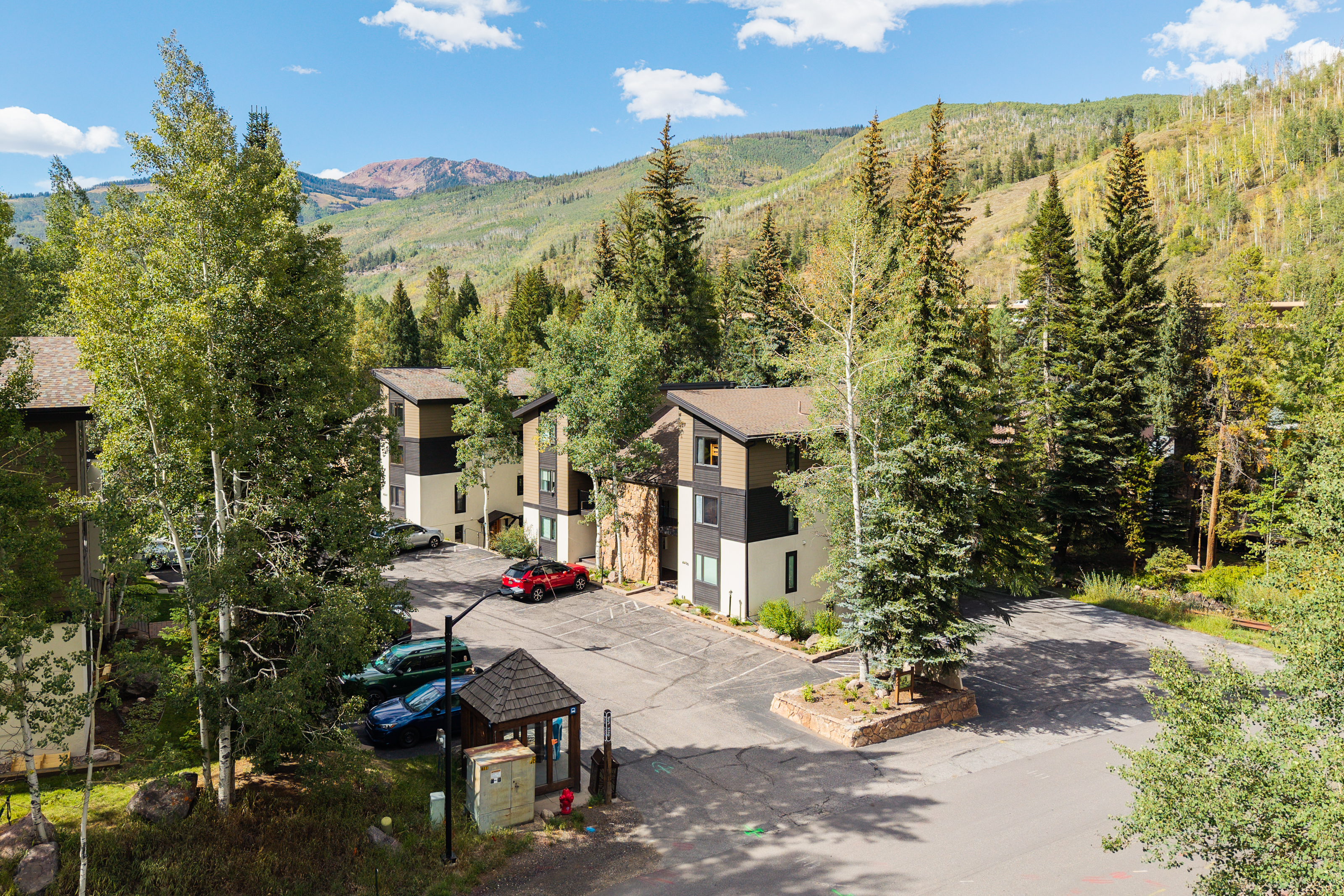  Surrounded by Mature Trees and Mountain Views - 物件實景