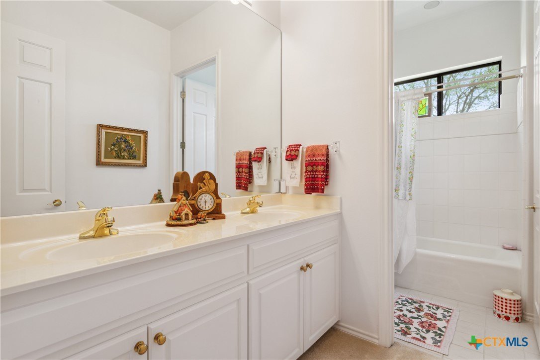 Salado, Texas, 76571, United States, 4 Bedrooms Bedrooms, ,7 BathroomsBathrooms,Residential,For Sale,1977249