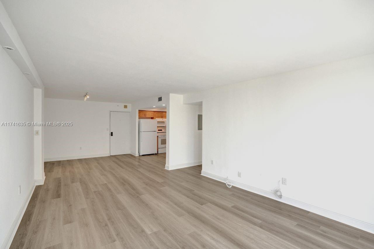 Miami, Florida, 33131, United States, 2 Bedrooms Bedrooms, ,2 BathroomsBathrooms,Residential,For Sale,1705612