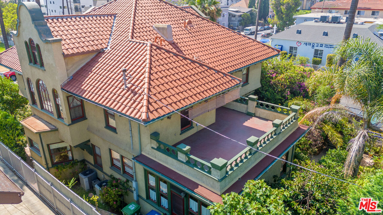 Los Angeles, California, 90006, United States, 6 Bedrooms Bedrooms, ,5 BathroomsBathrooms,Residential,For Sale,1883118