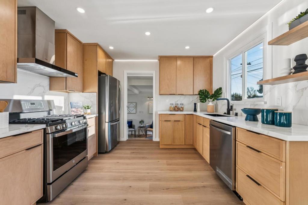 San Leandro, California, 94577, United States, 3 Bedrooms Bedrooms, ,2 BathroomsBathrooms,Residential,For Sale,2008964