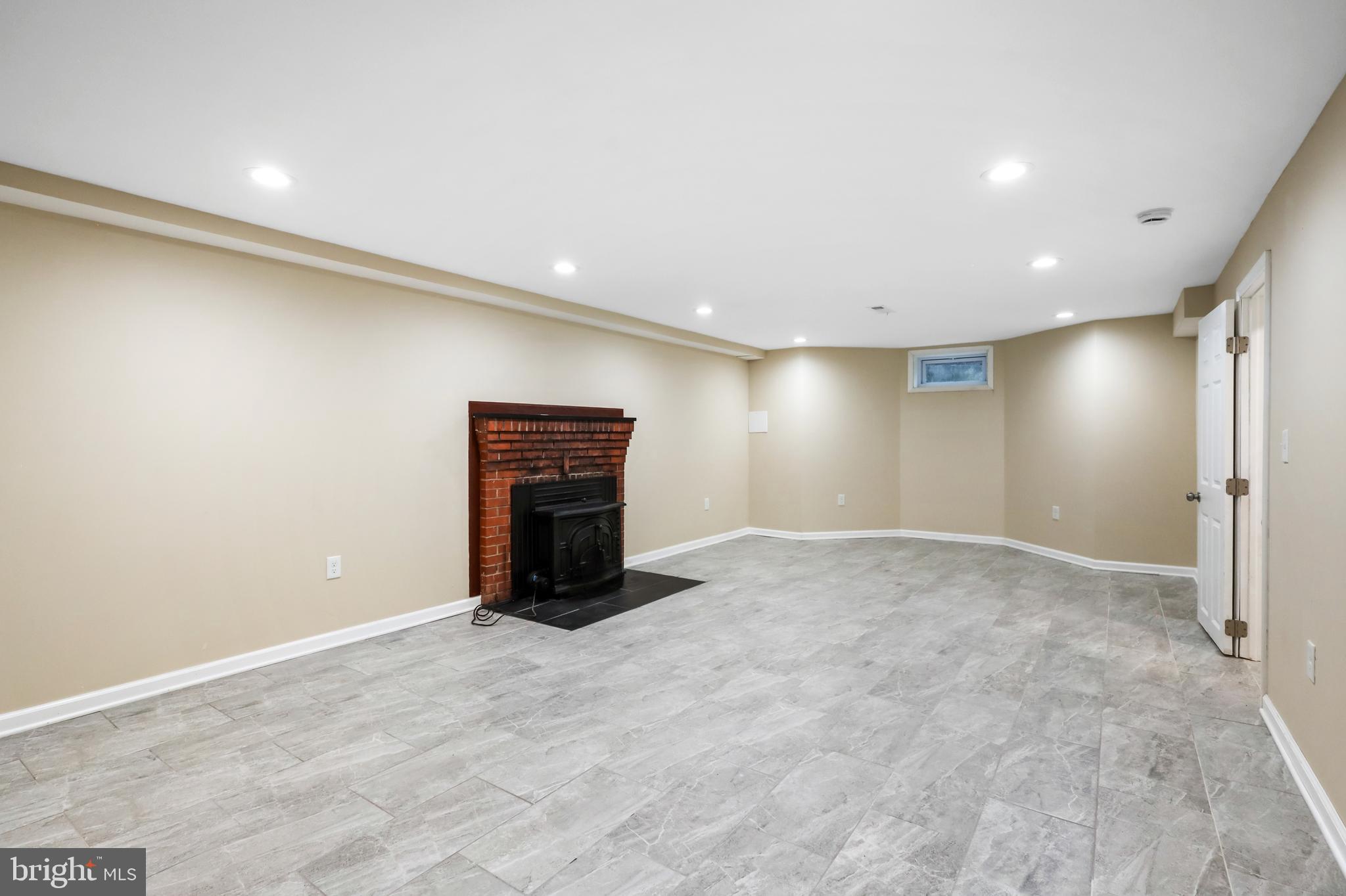 Glen Burnie, Maryland, 21061, United States, 4 Bedrooms Bedrooms, ,4 BathroomsBathrooms,Residential,For Sale,1900574