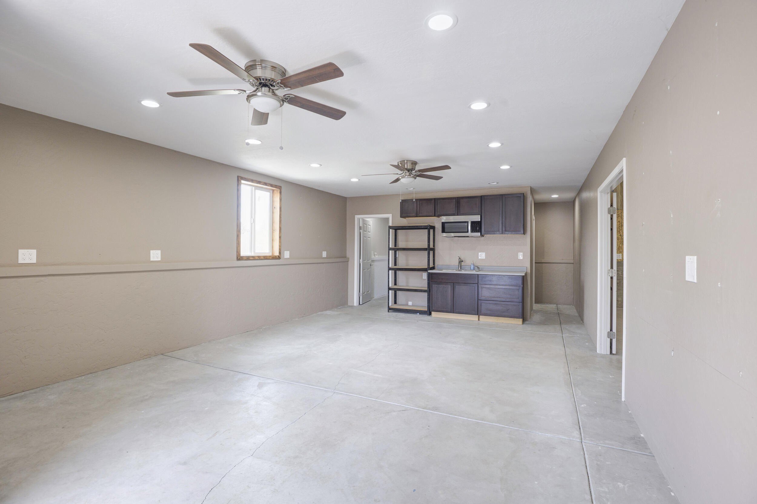 Grants Pass, Oregon, 97526, United States, 4 Bedrooms Bedrooms, ,6 BathroomsBathrooms,Residential,For Sale,1765933