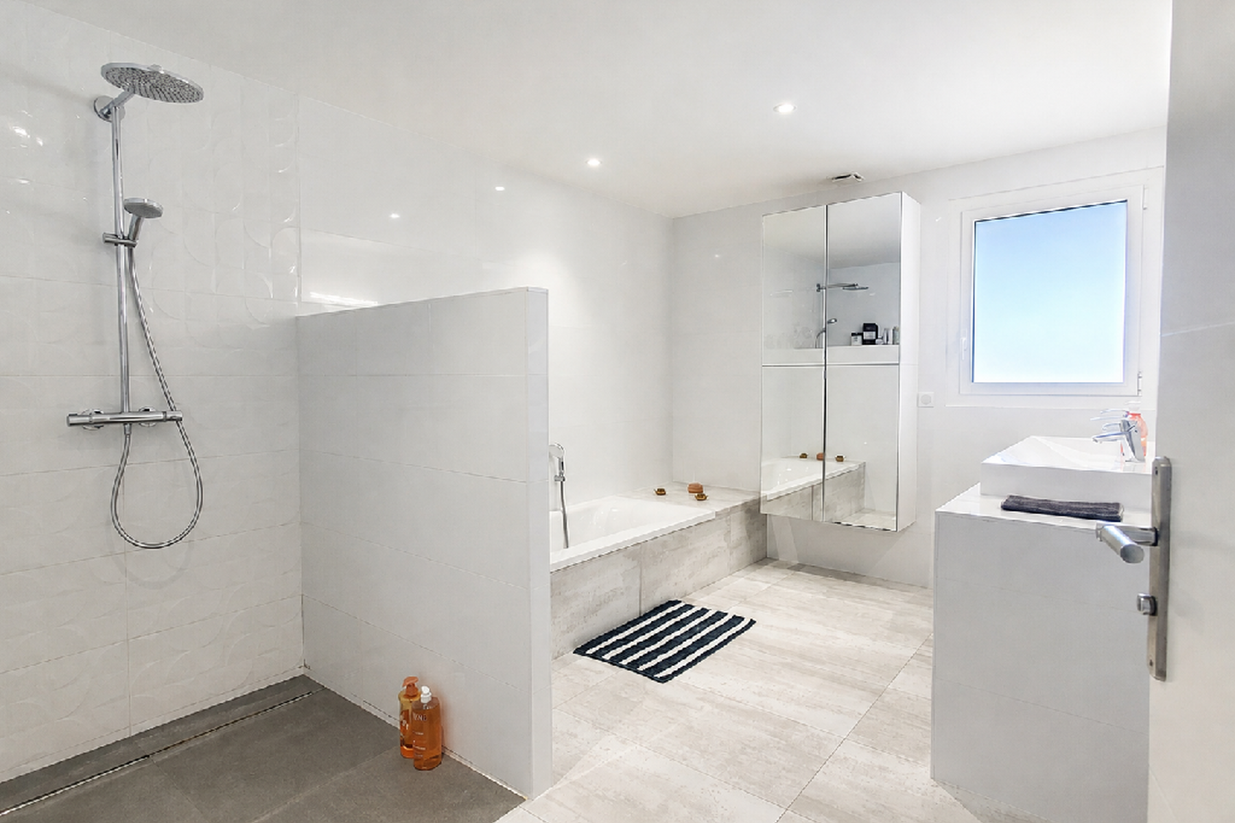  Beautiful property in a sought-after location close to the sea and all amenities - 物件實景