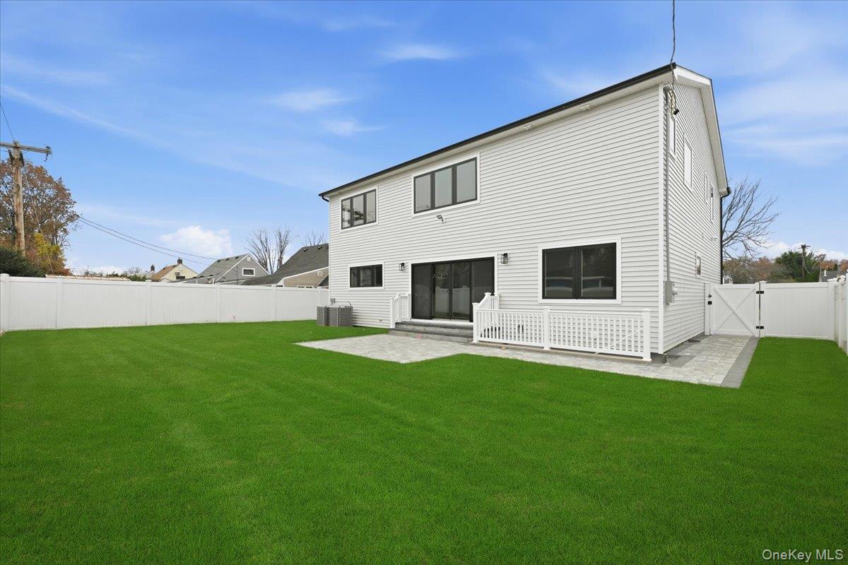 Westbury, New York, 11590, United States, 5 Bedrooms Bedrooms, ,5 BathroomsBathrooms,Residential,For Sale,1991038