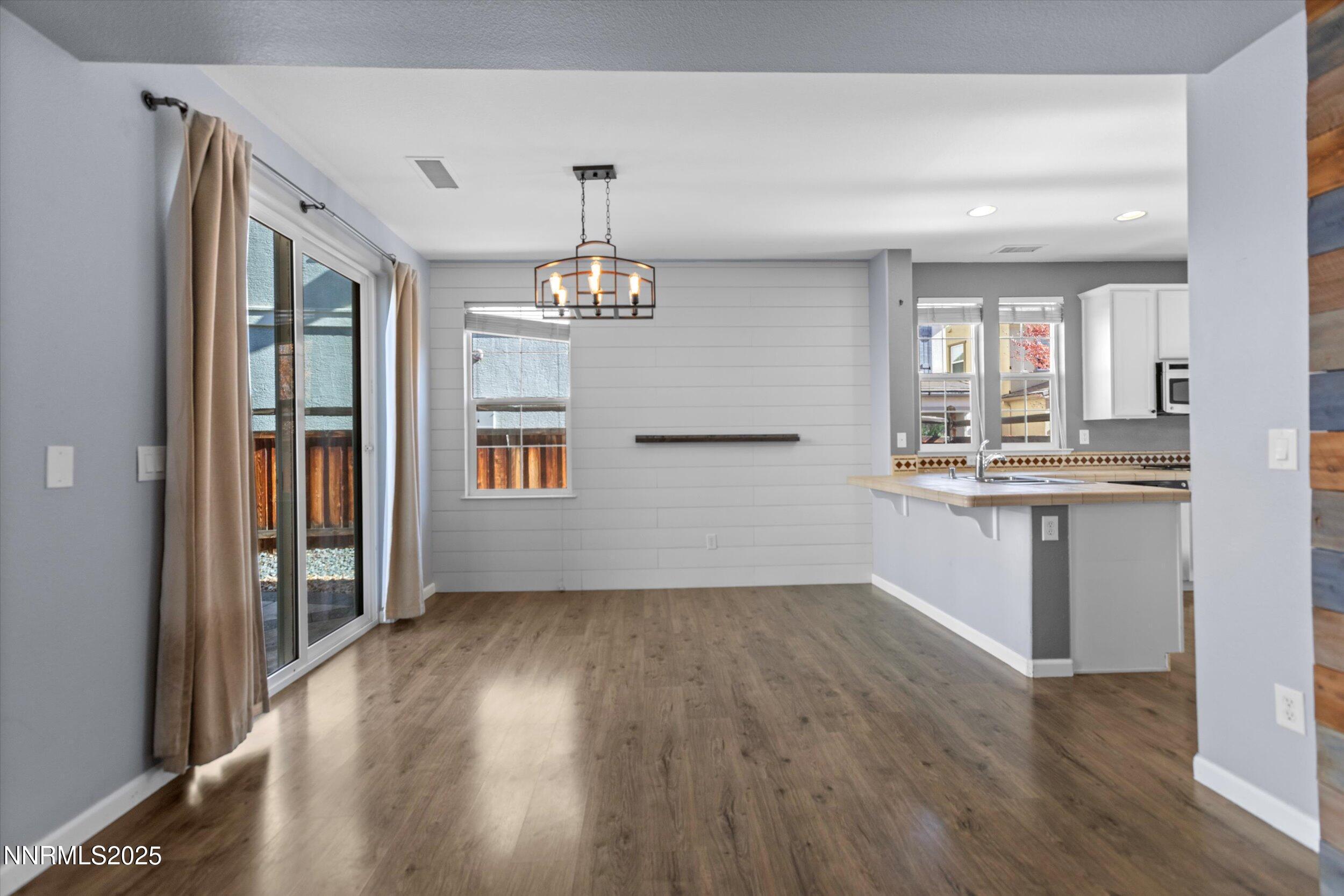 Sparks, Nevada, 89436, United States, 3 Bedrooms Bedrooms, ,3 BathroomsBathrooms,Residential,For Sale,1988123