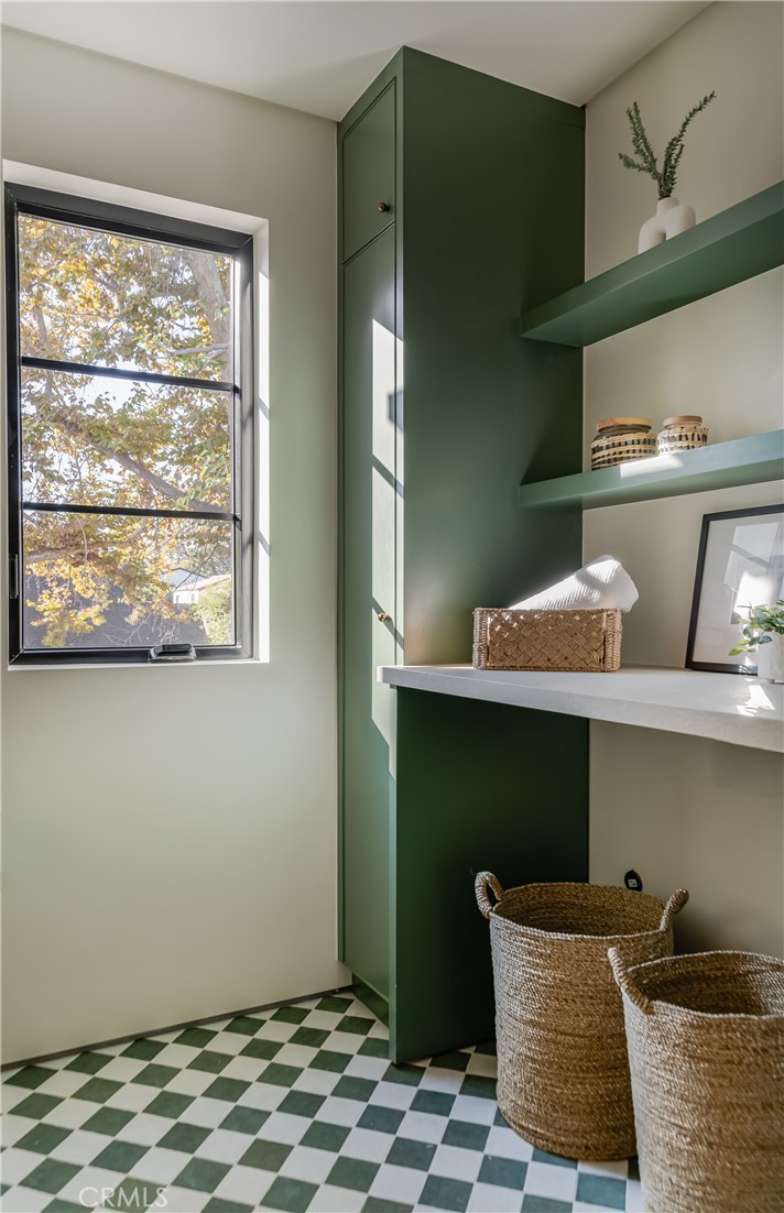 Sherman Oaks, California, 91423, United States, 6 Bedrooms Bedrooms, ,7 BathroomsBathrooms,Residential,For Sale,1990929