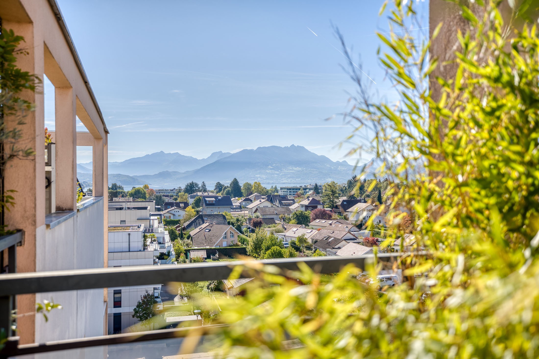  Annecy – Petit Port  Exceptional Top-Floor Apartment with Landscaped Terrace a… - 物件實景