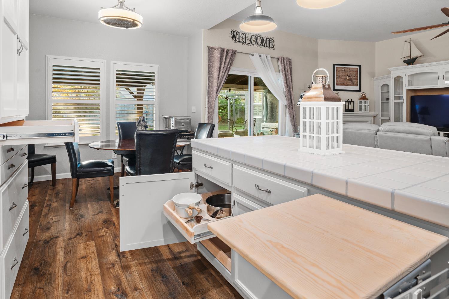 Riverbank, California, 95367, United States, 4 Bedrooms Bedrooms, ,2 BathroomsBathrooms,Residential,For Sale,1976326