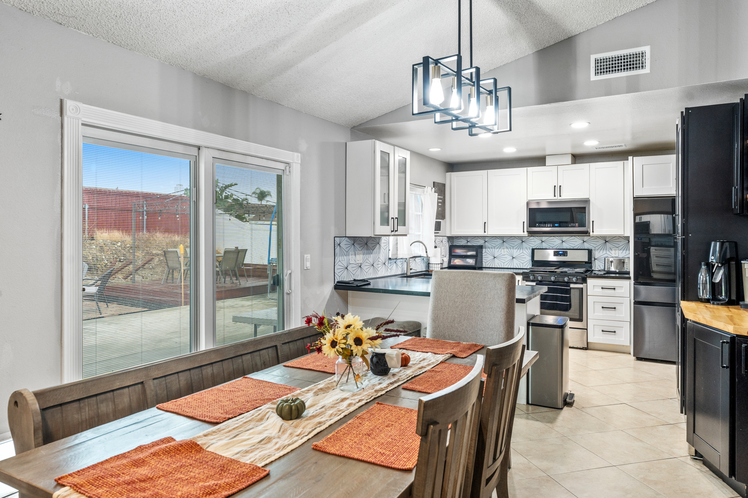 Rialto, California, 92376, United States, 4 Bedrooms Bedrooms, ,2 BathroomsBathrooms,Residential,For Sale,1994272