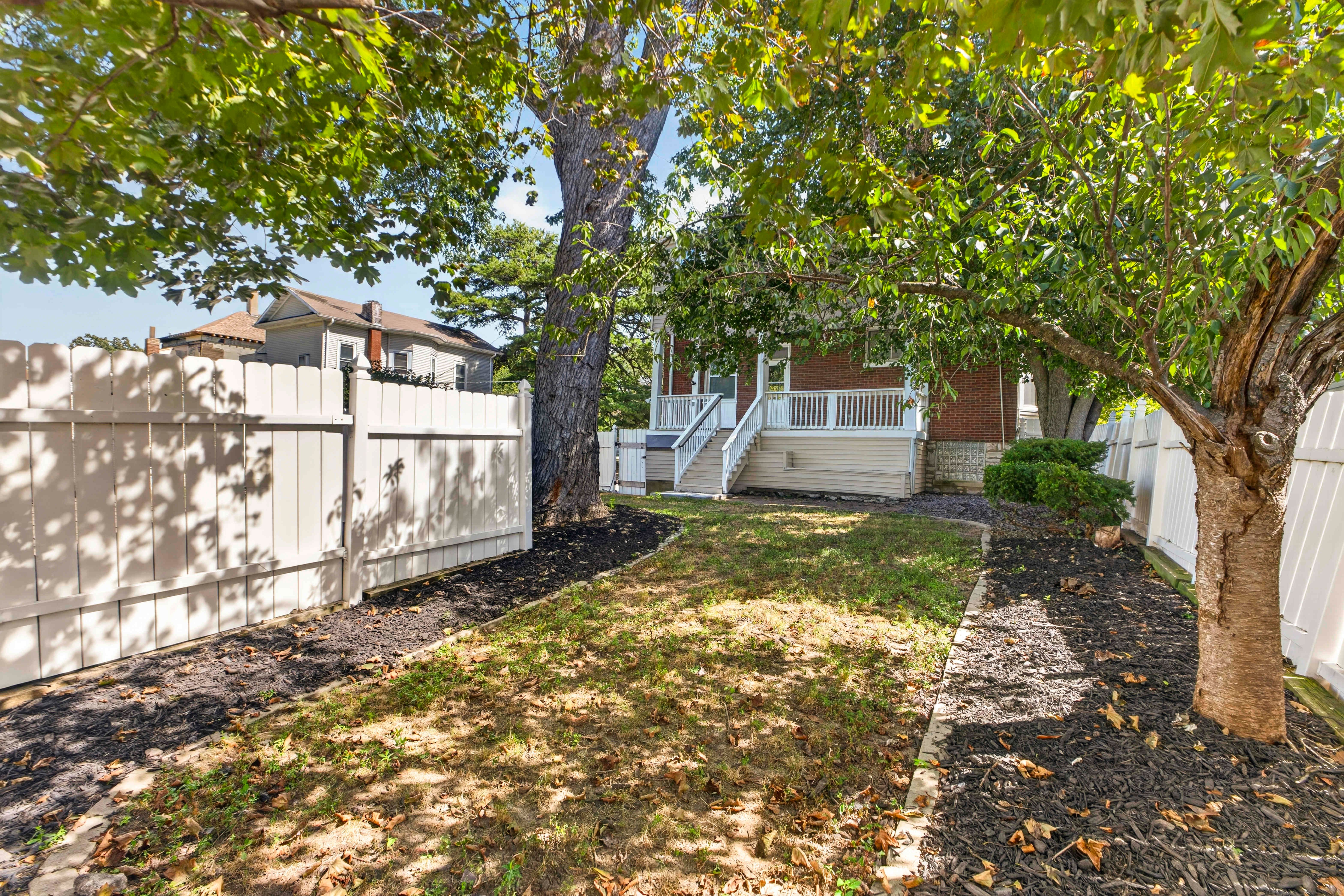  This solid brick South City St. Louis home has architectural character... - 物件實景