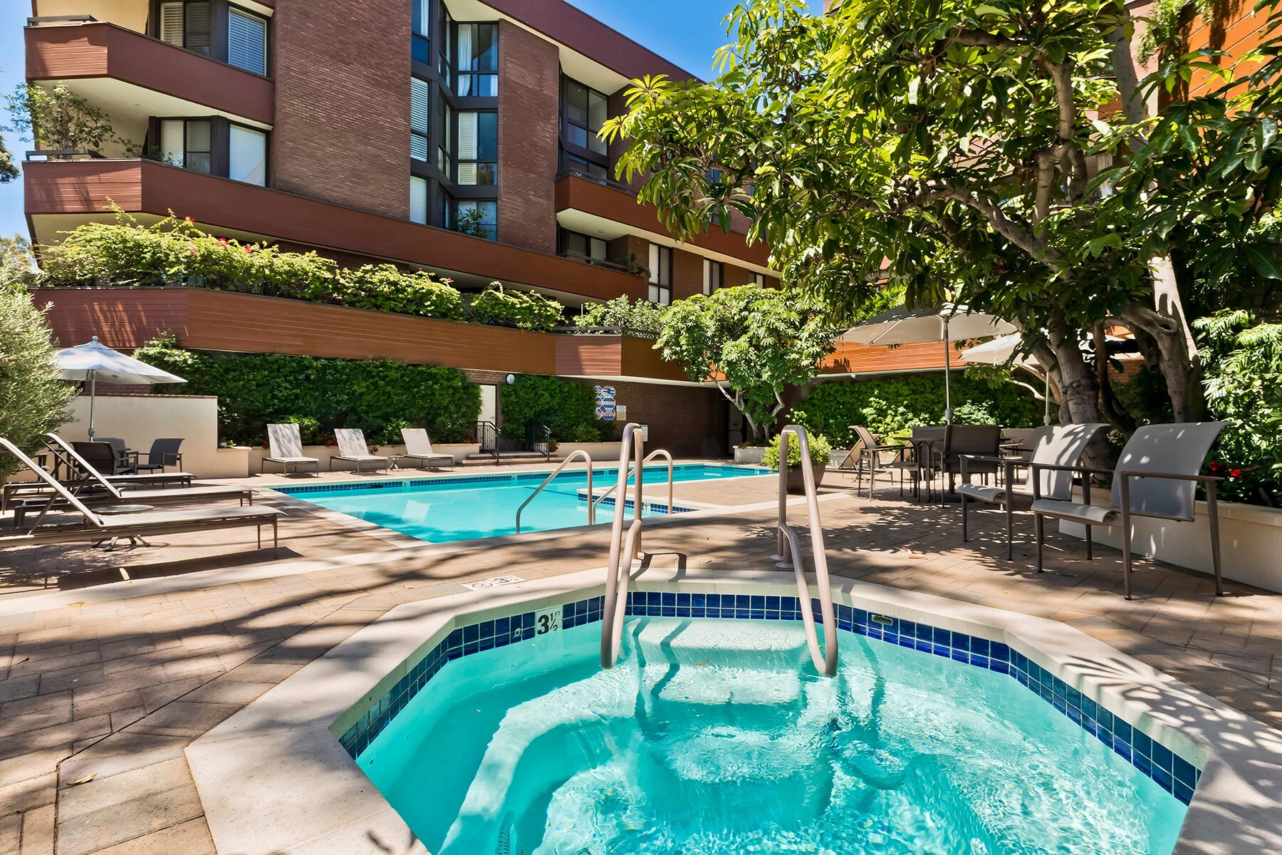  300 North Swall Drive - 物件實景