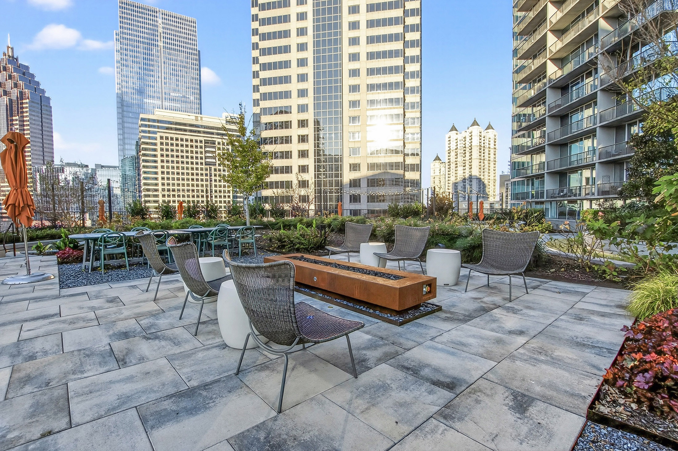  Iconic Intown Living at 1010 Midtown - 物件實景