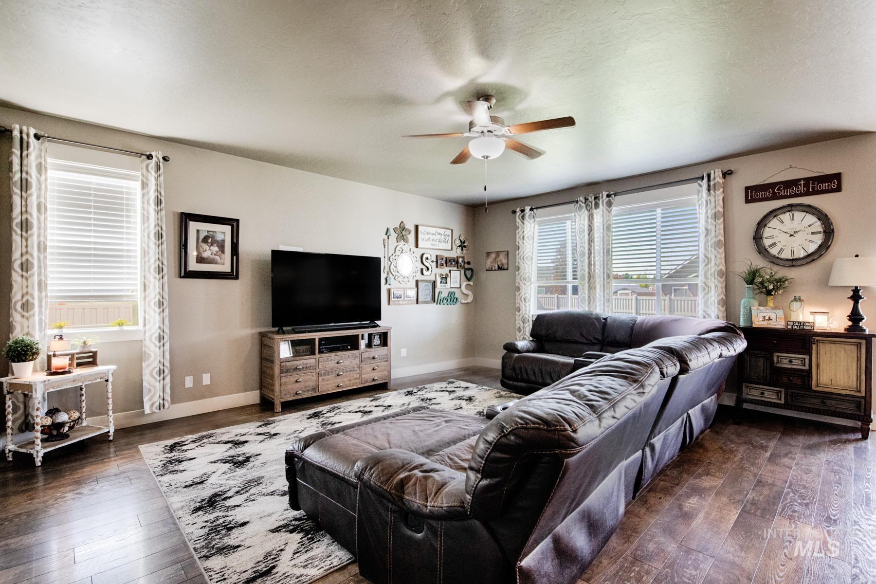 Kuna, Idaho, 83634, United States, 5 Bedrooms Bedrooms, ,4 BathroomsBathrooms,Residential,For Sale,1848716
