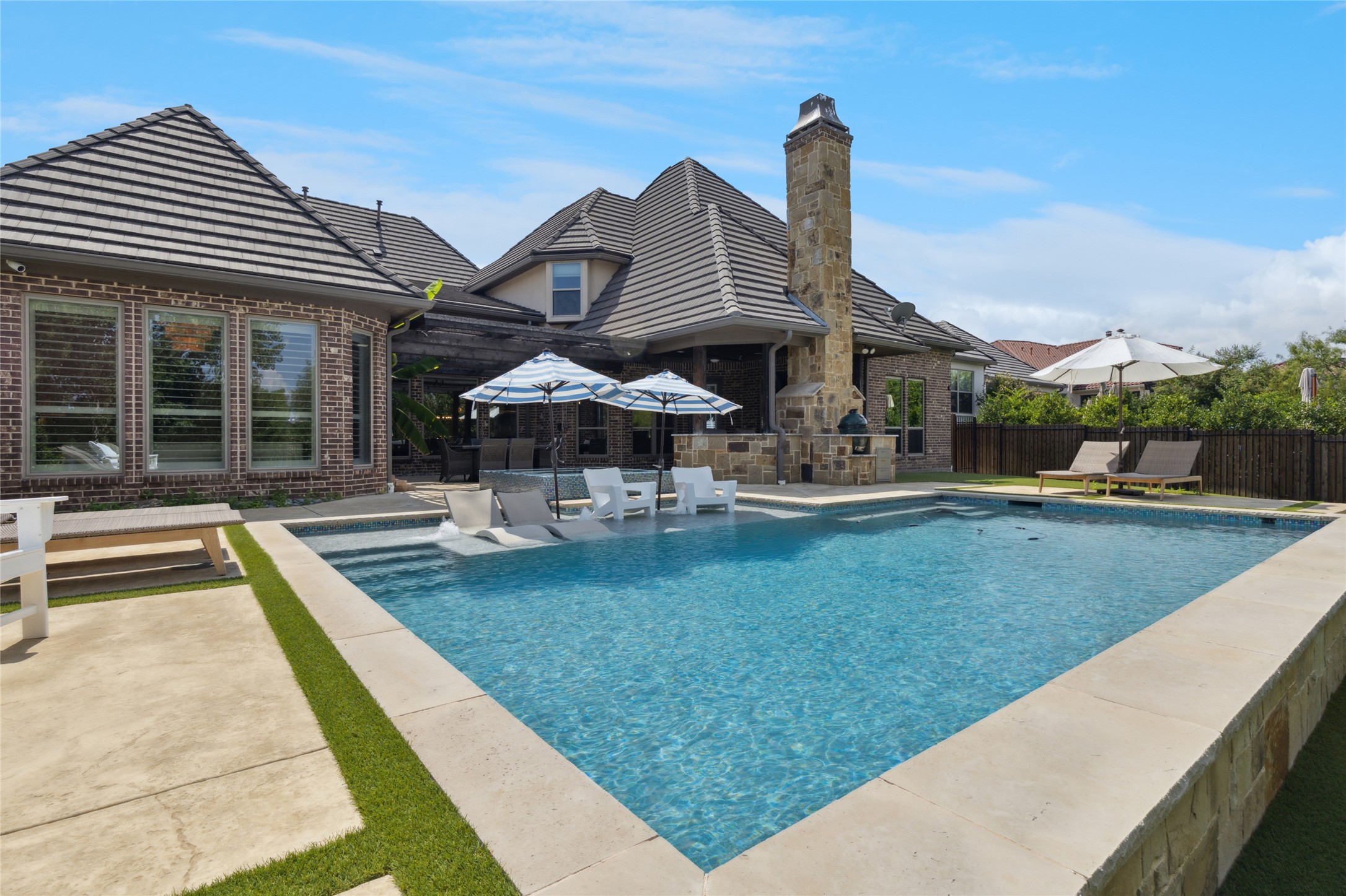 Benbrook, Texas, 76126, United States, 4 Bedrooms Bedrooms, ,5 BathroomsBathrooms,Residential,For Sale,1958044