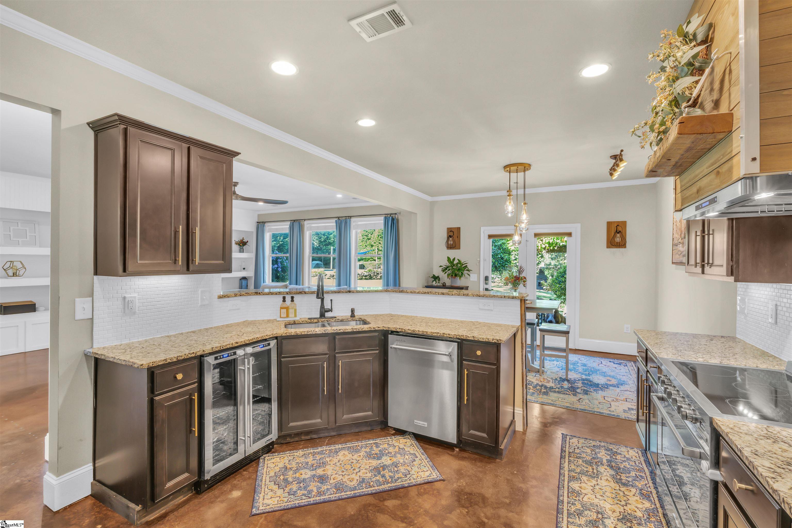 Simpsonville, South Carolina, 29681, United States, 4 Bedrooms Bedrooms, ,4 BathroomsBathrooms,Residential,For Sale,1948001
