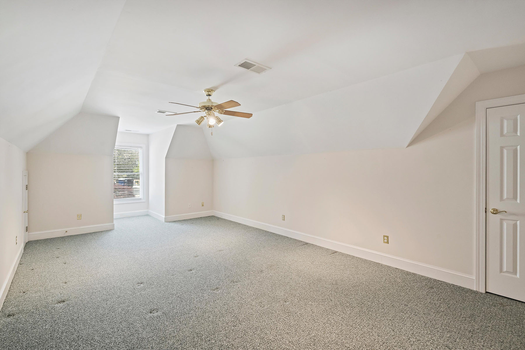  OAK HARBOR - 物件實景